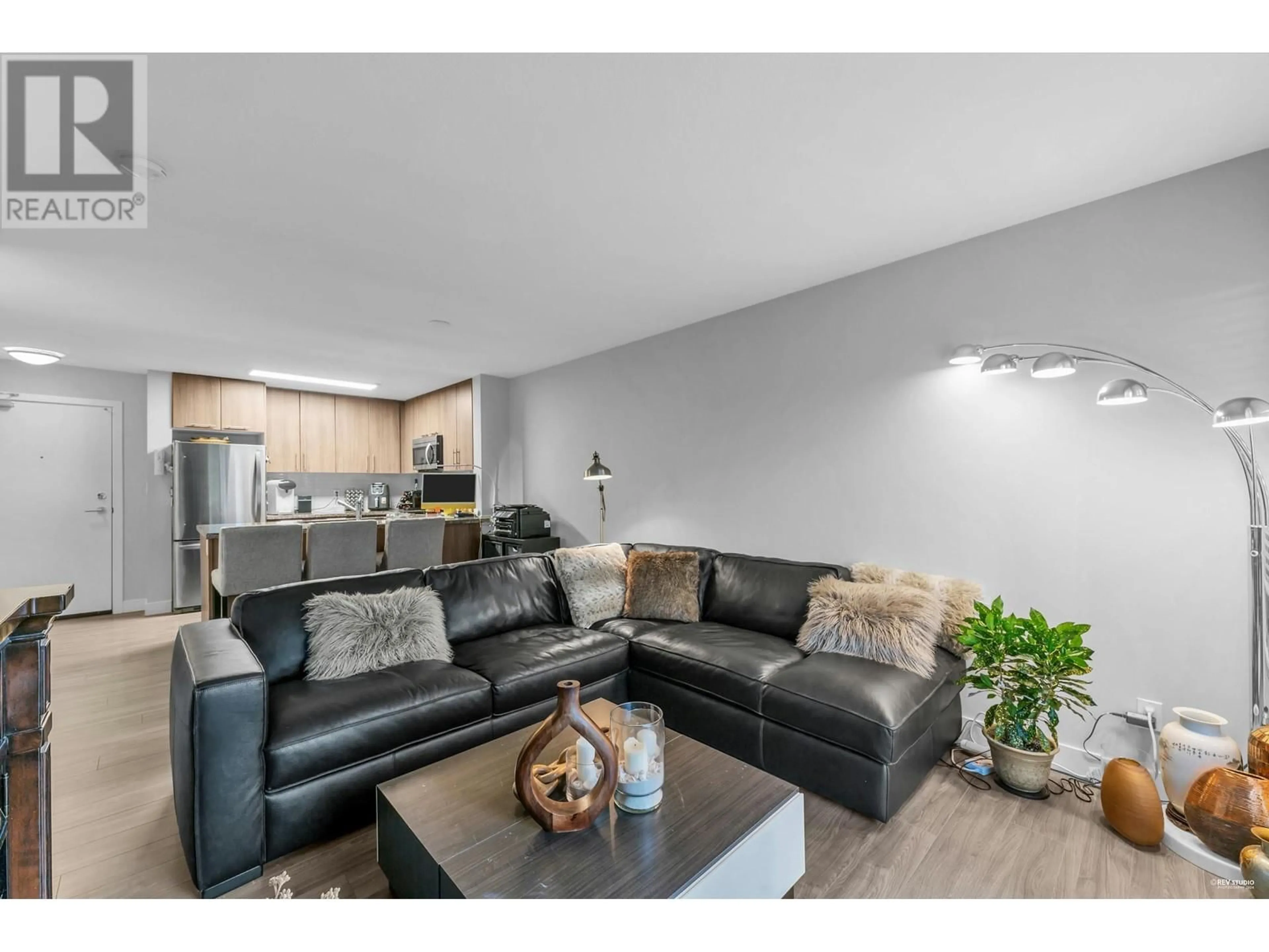 Living room with furniture, wood/laminate floor for 409 - 12075 EDGE STREET, Maple Ridge British Columbia V2X9E6