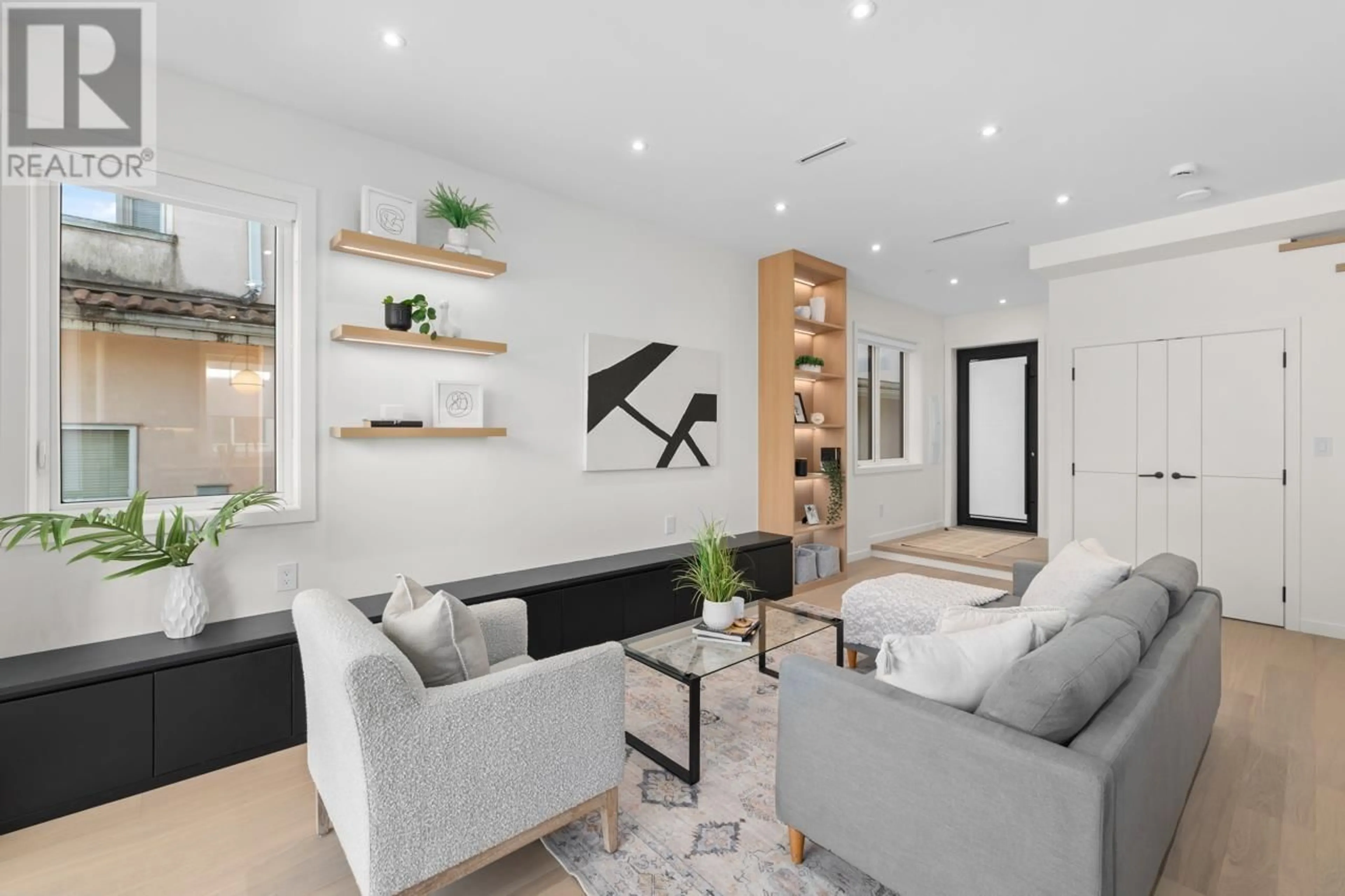Living room with furniture, unknown for 679 18TH AVENUE, Vancouver British Columbia V5Z1V9