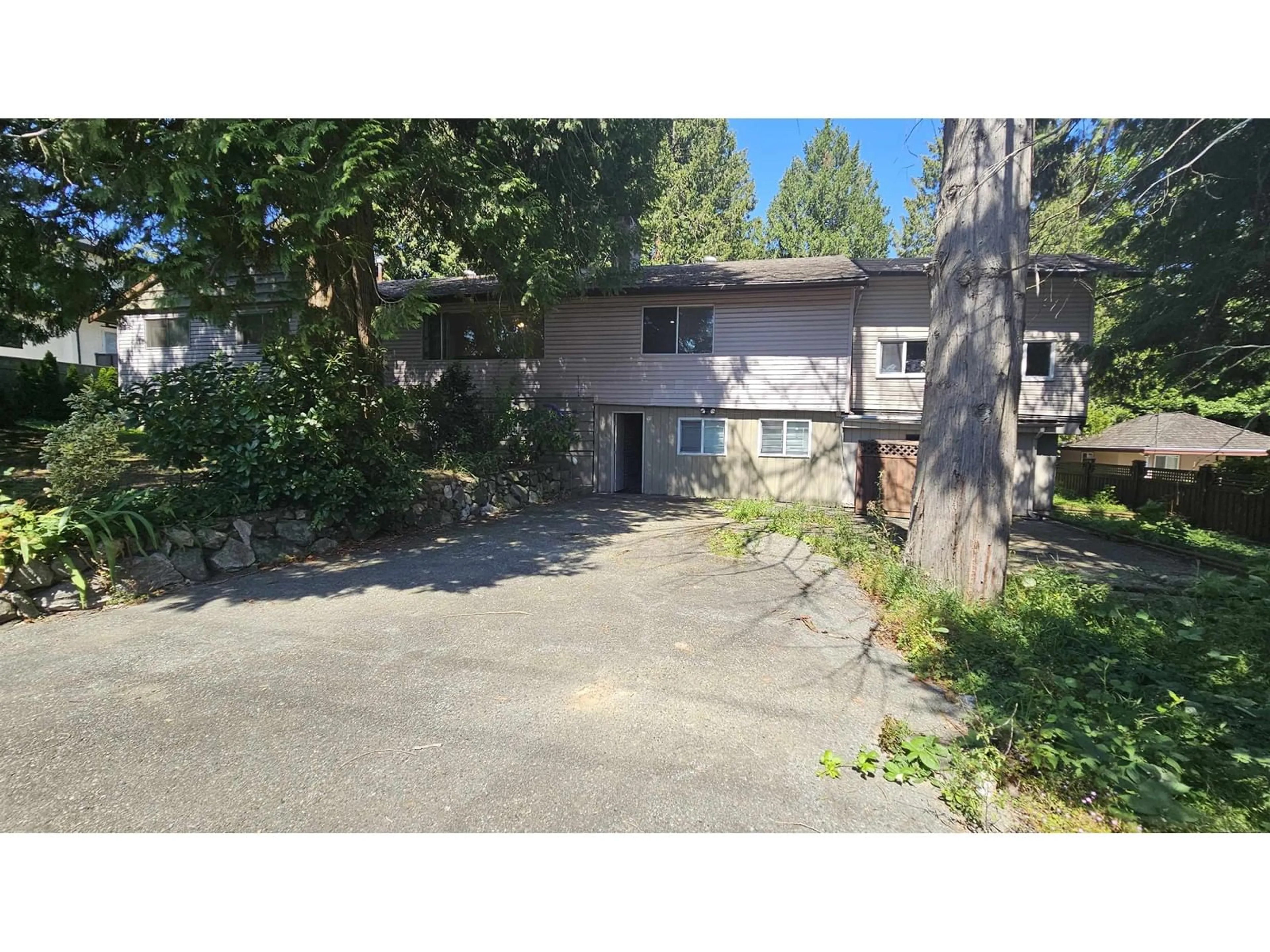A pic from outside/outdoor area/front of a property/back of a property/a pic from drone, street for 15023 72, Surrey British Columbia V3S2G3