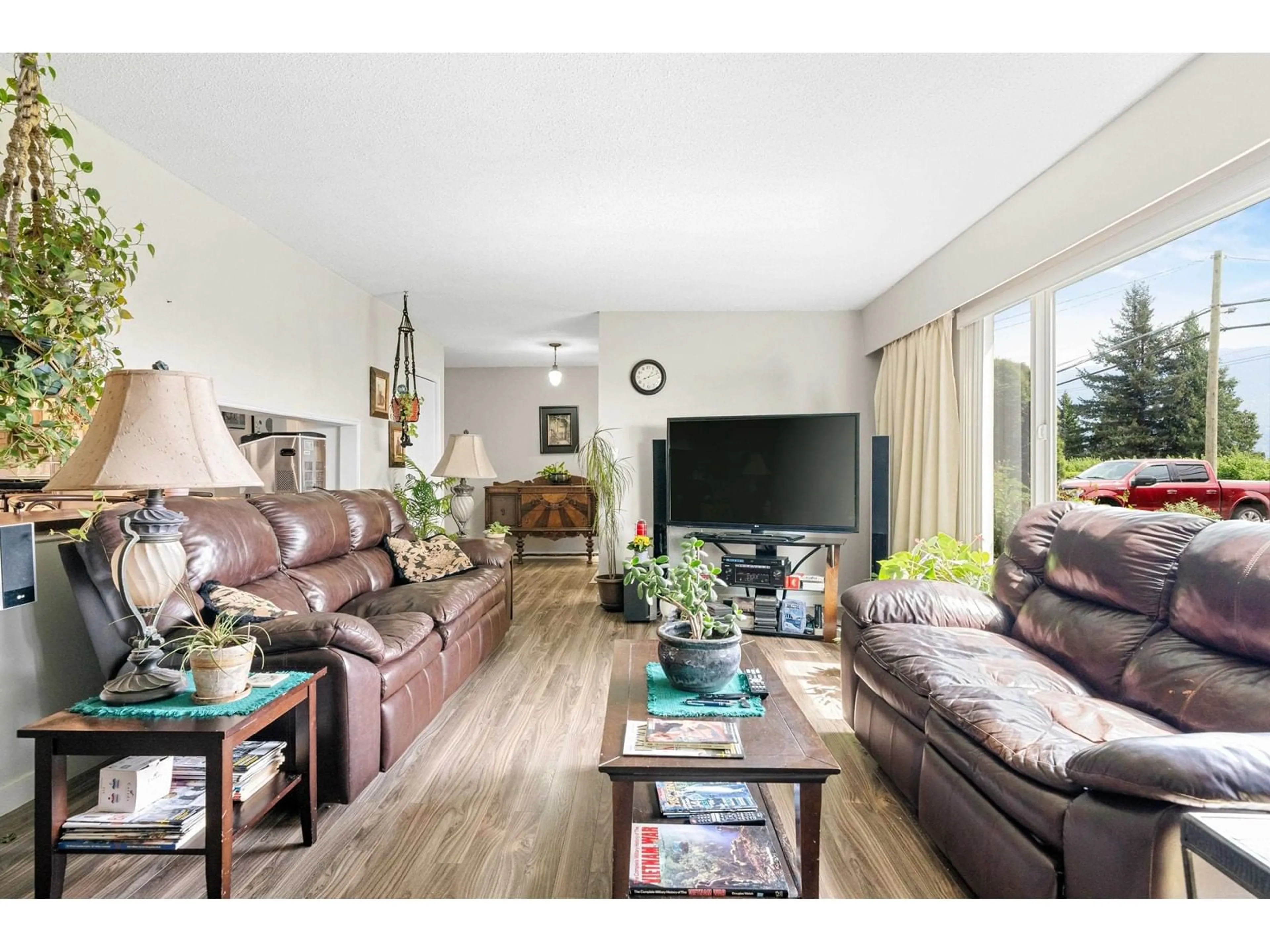 Living room with furniture, unknown for 48125 YALE ROAD, Chilliwack British Columbia V4Z0A8