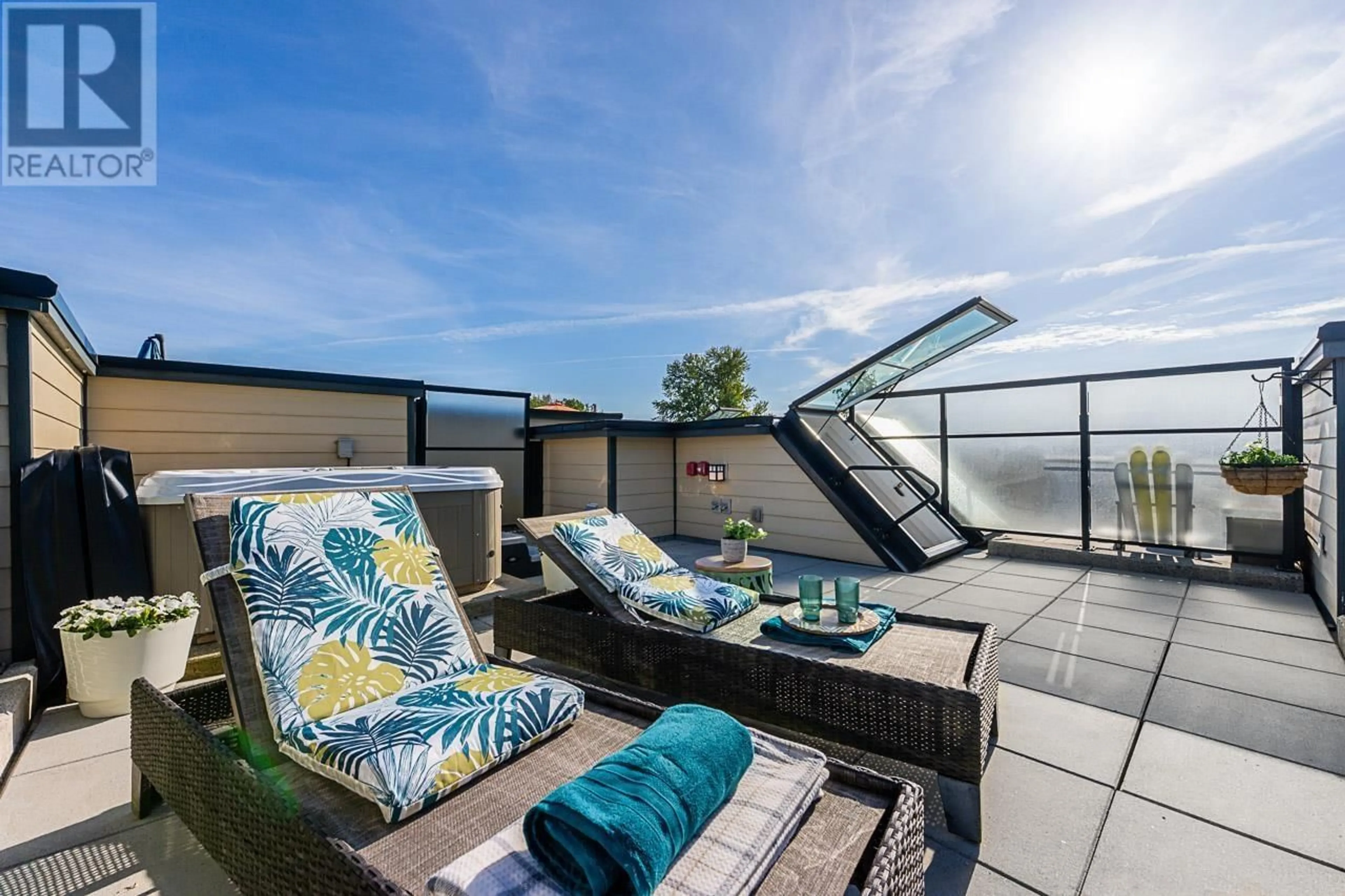 Patio, unknown for 402 - 733 14TH STREET, North Vancouver British Columbia V7M0C6
