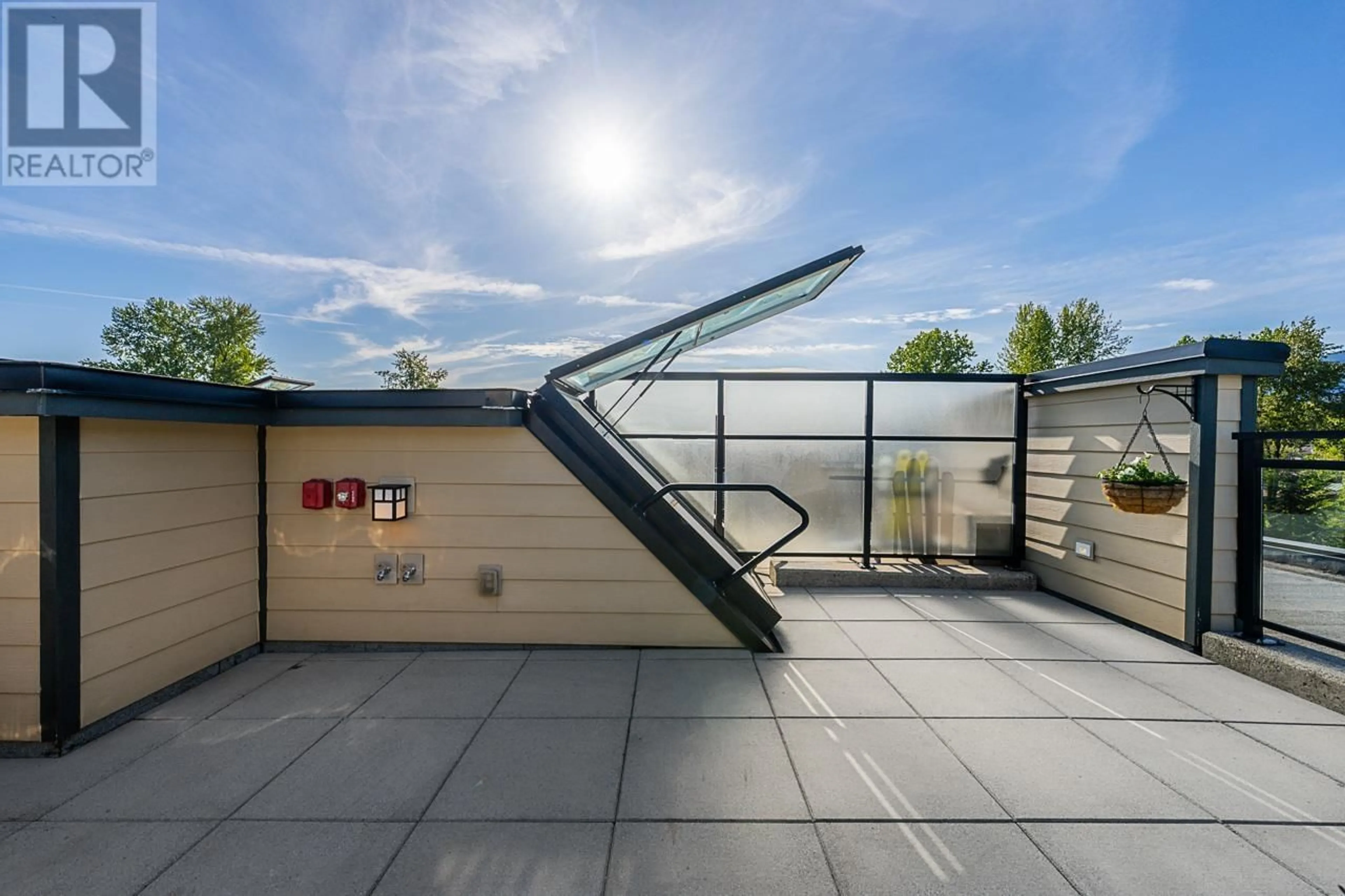 Patio, unknown for 402 - 733 14TH STREET, North Vancouver British Columbia V7M0C6
