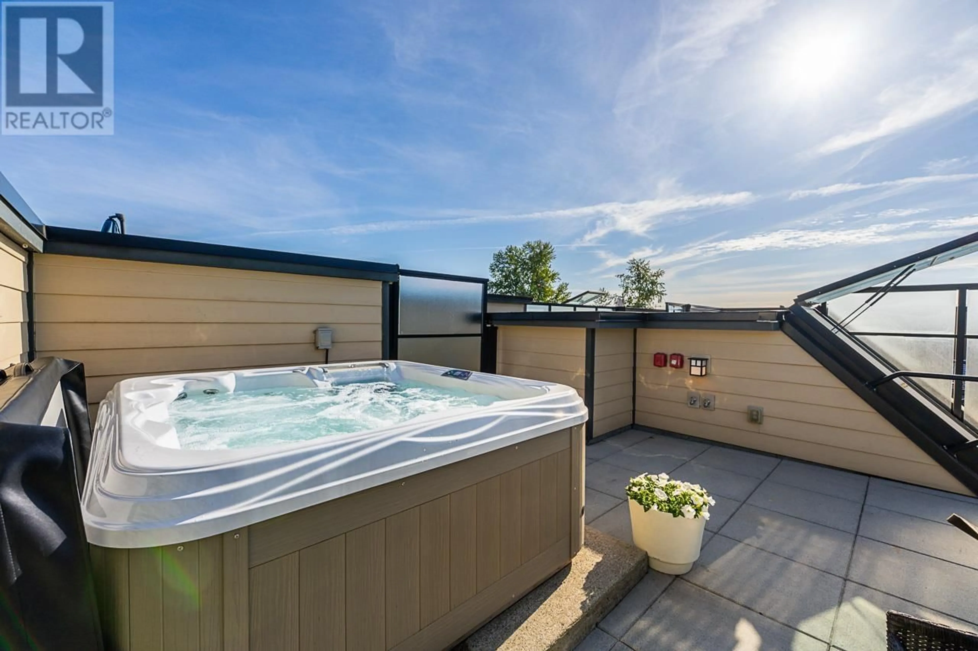 Patio, water/lake/river/ocean view for 402 - 733 14TH STREET, North Vancouver British Columbia V7M0C6
