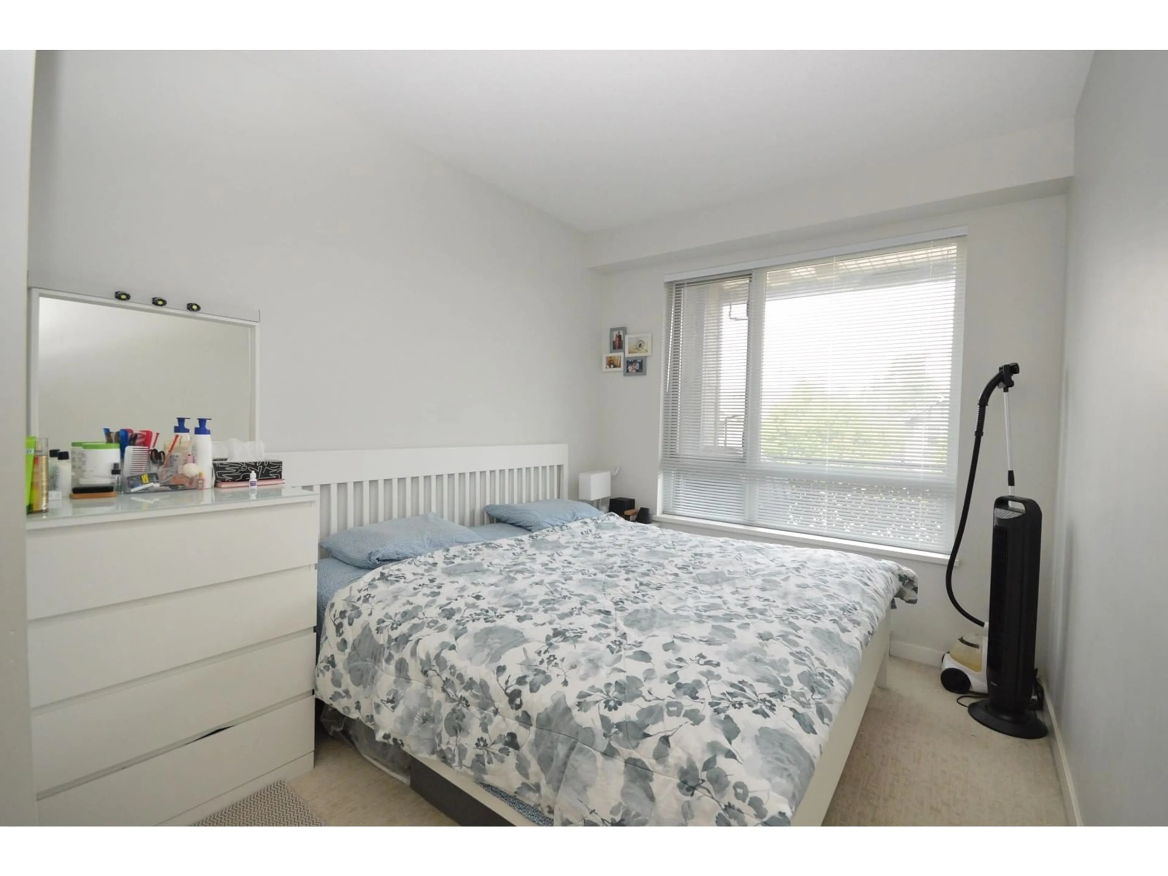 Bedroom with bed, wood/laminate floor for 219 - 31158 WESTRIDGE, Abbotsford British Columbia V2T0K5