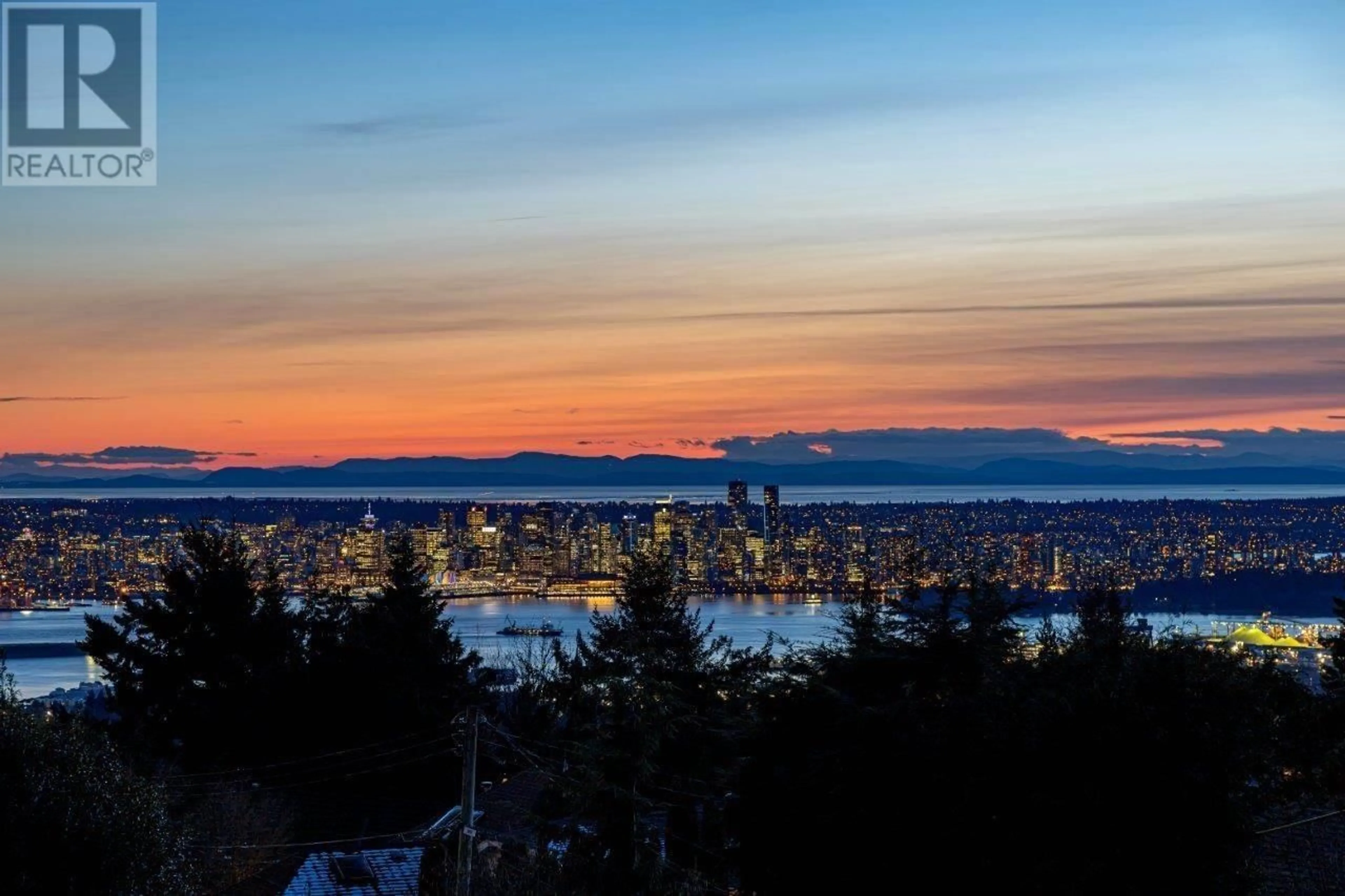 Blurry image for 4061 ST. PAULS AVENUE, North Vancouver British Columbia V7N1T4
