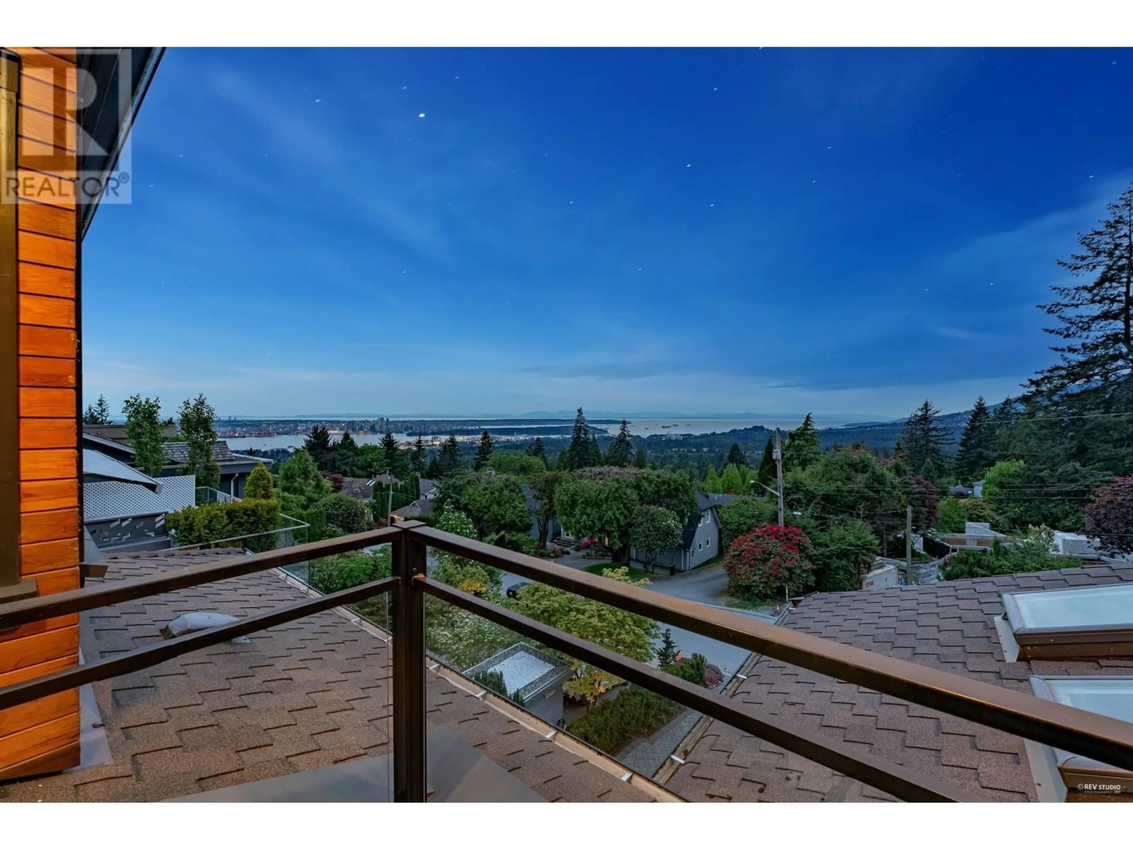 Patio, mountain view for 4061 ST. PAULS AVENUE, North Vancouver British Columbia V7N1T4