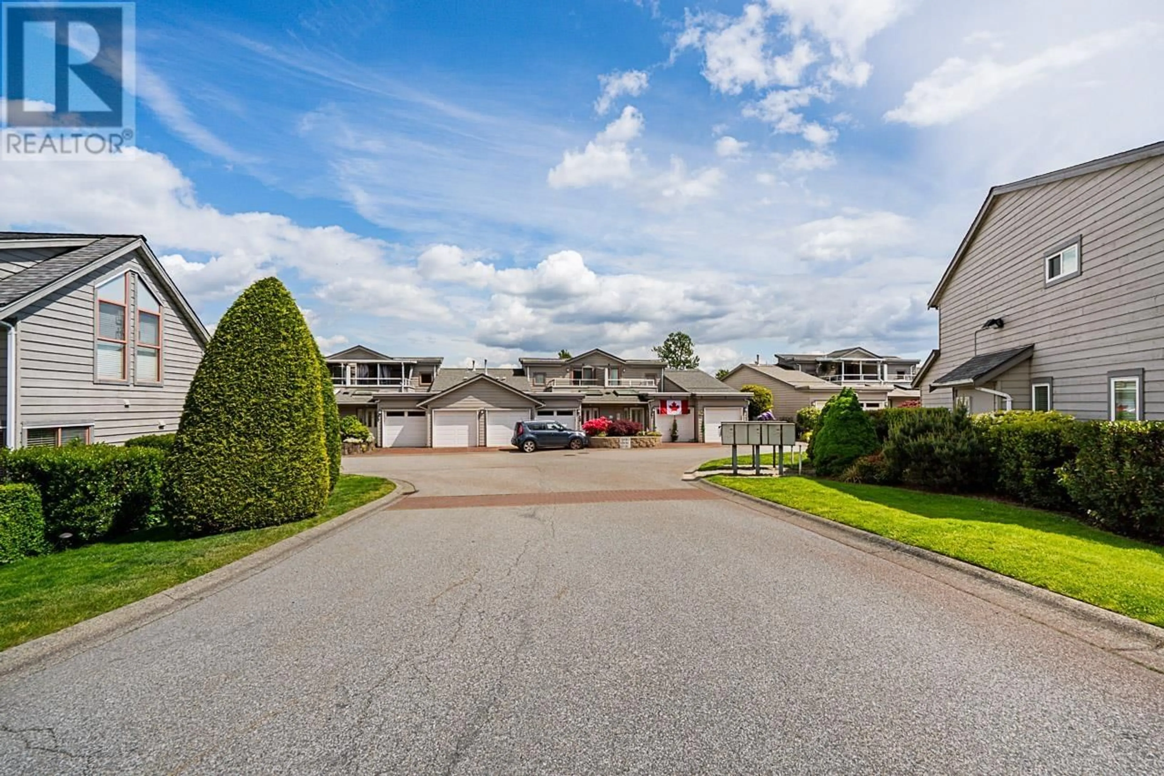 A pic from outside/outdoor area/front of a property/back of a property/a pic from drone, street for 9 - 323 GOVERNORS COURT, New Westminster British Columbia V3L5S6
