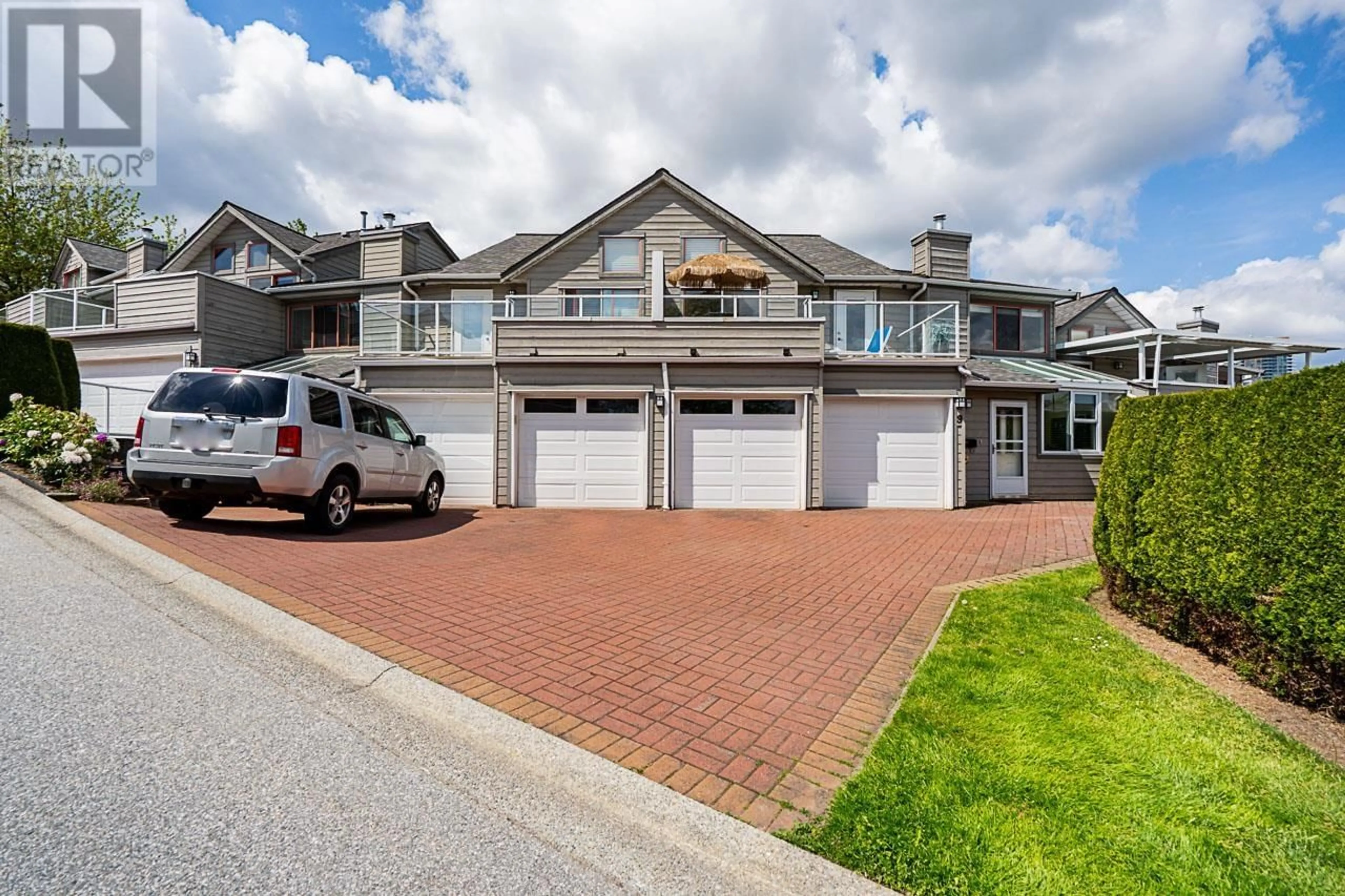 A pic from outside/outdoor area/front of a property/back of a property/a pic from drone, street for 9 - 323 GOVERNORS COURT, New Westminster British Columbia V3L5S6