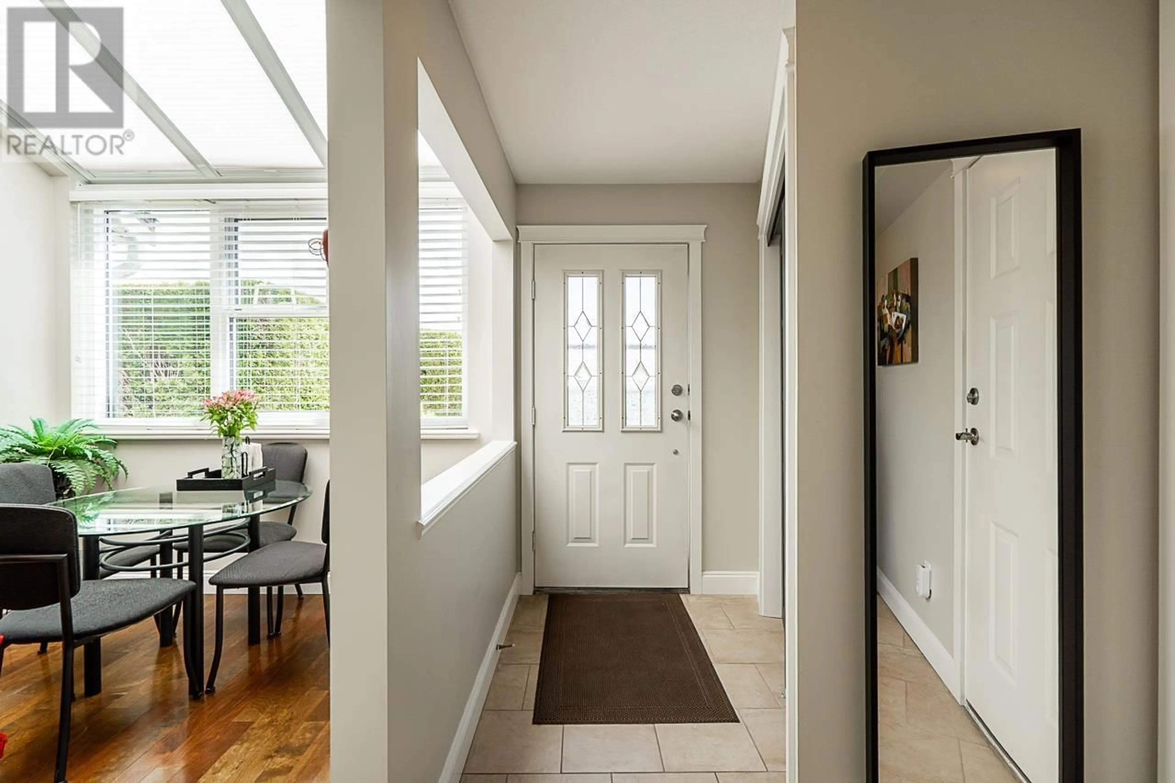 Indoor entryway for 9 - 323 GOVERNORS COURT, New Westminster British Columbia V3L5S6