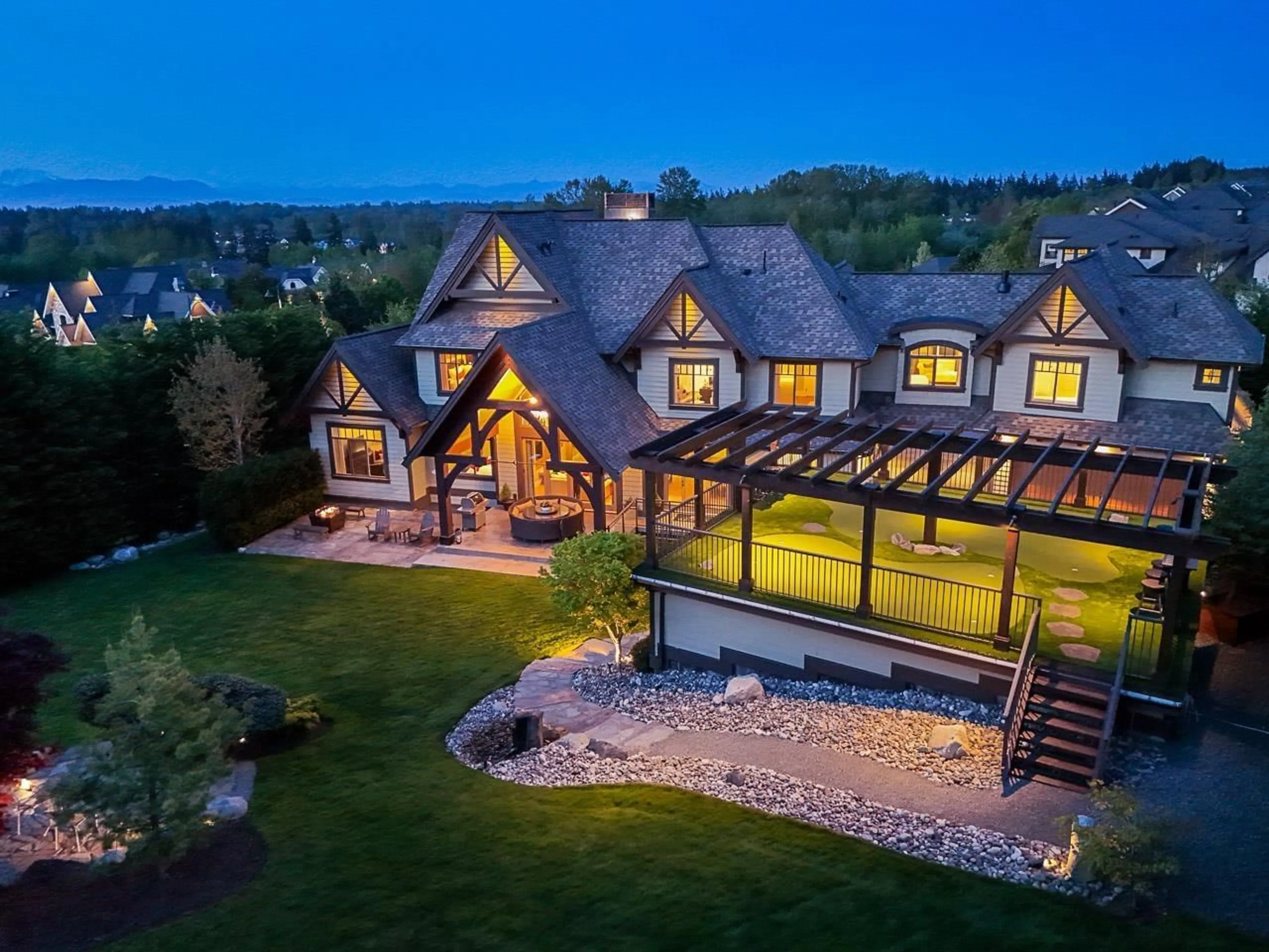 A pic from outside/outdoor area/front of a property/back of a property/a pic from drone, mountain view for 323 198, Langley British Columbia V2Z0A6