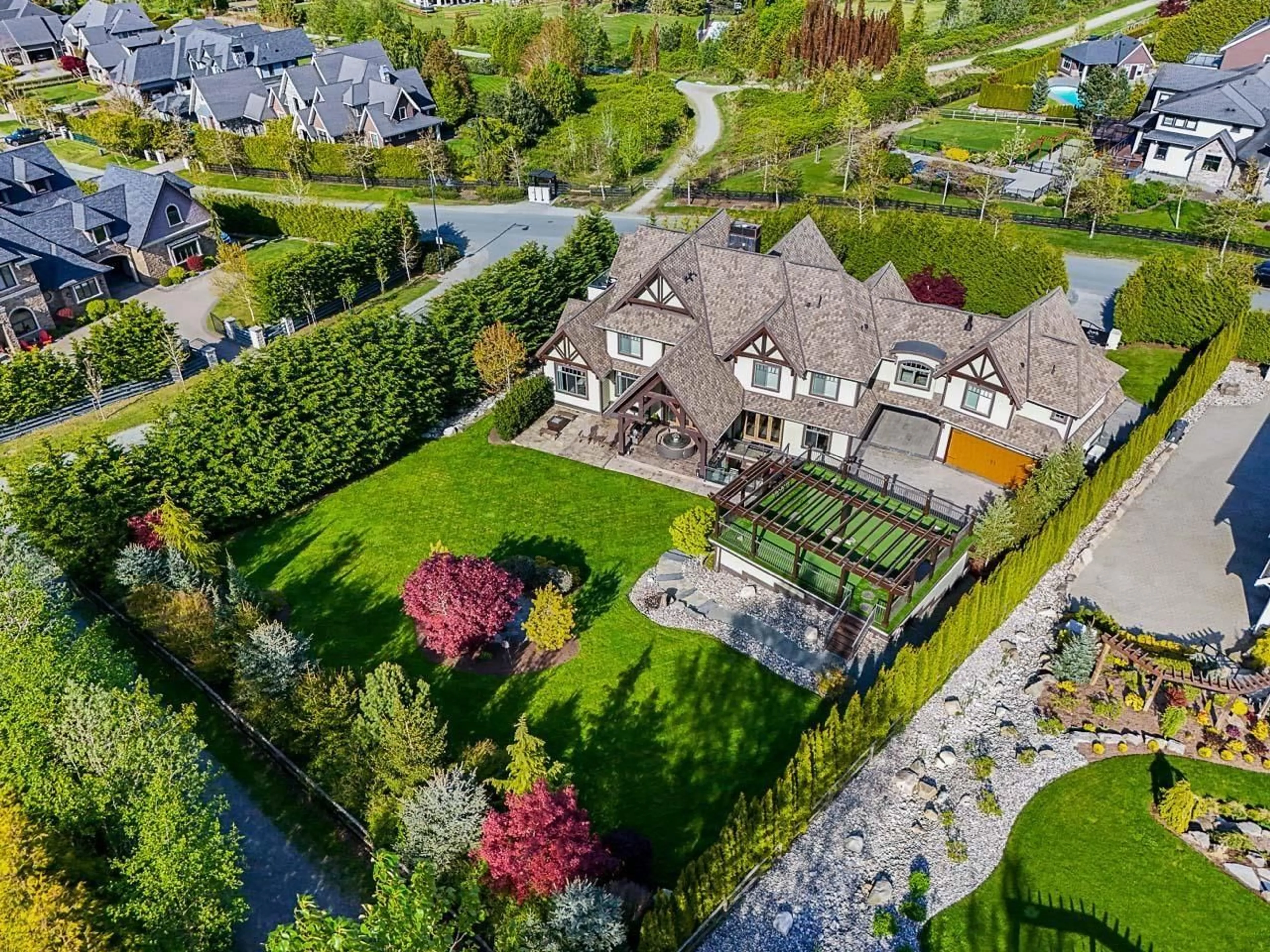 A pic from outside/outdoor area/front of a property/back of a property/a pic from drone, street for 323 198, Langley British Columbia V2Z0A6