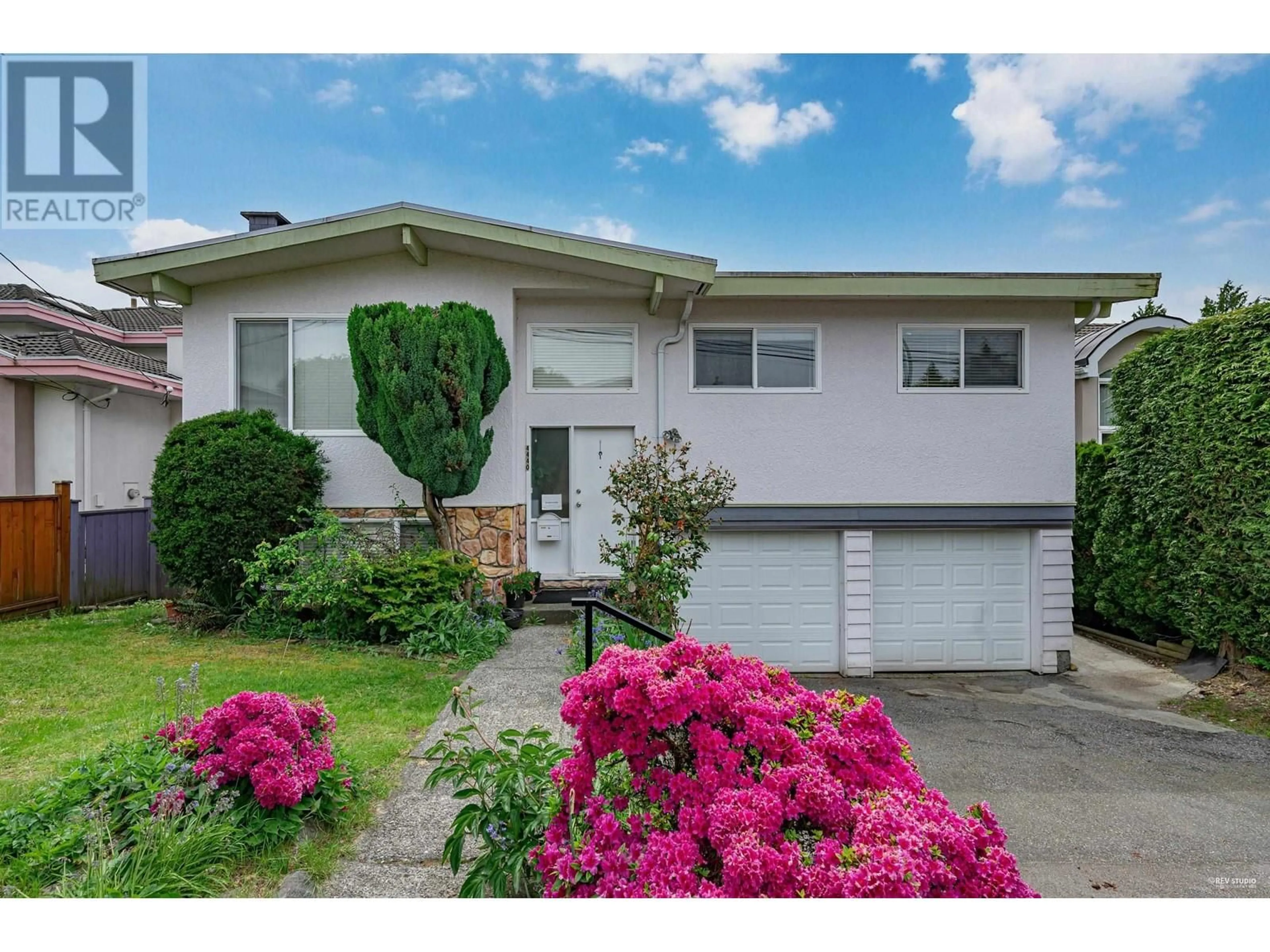 Home with vinyl exterior material, street for 4440 RUMBLE STREET, Burnaby British Columbia V5J2A3