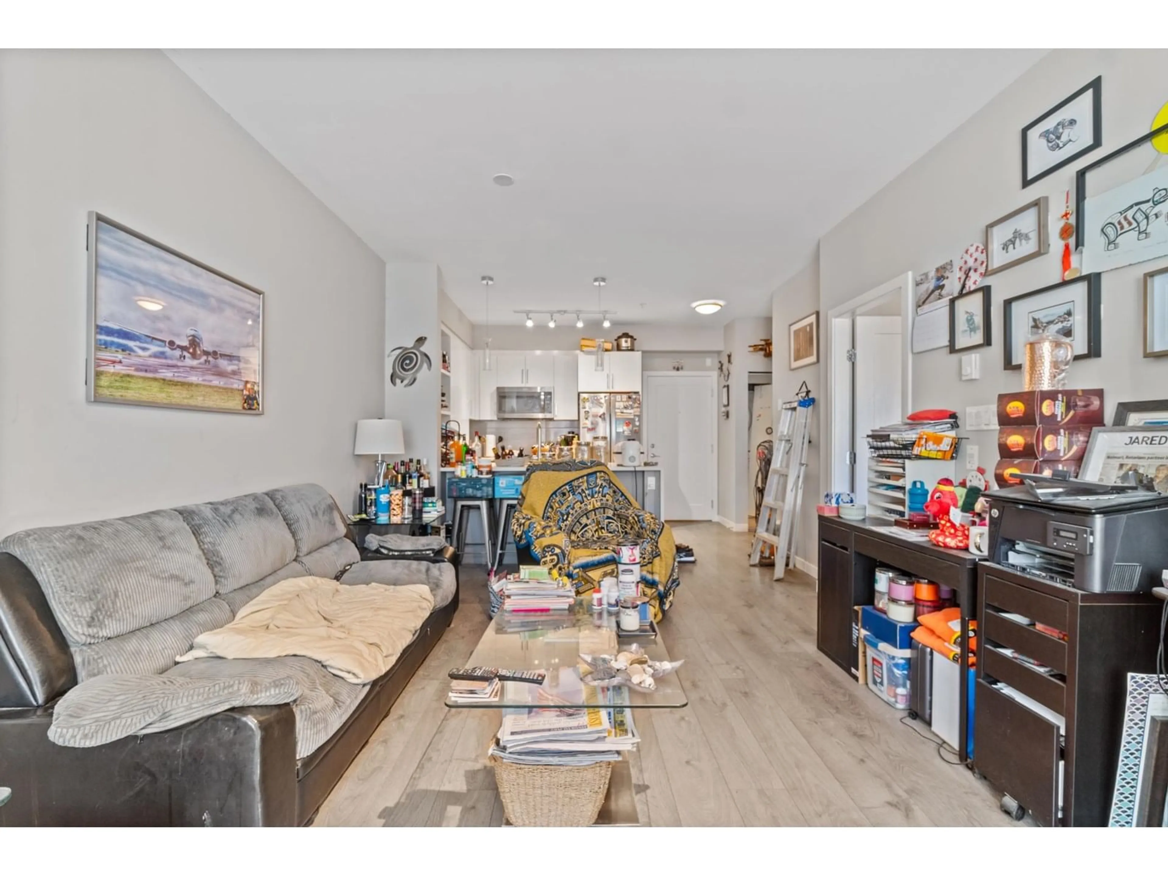 Living room with furniture, wood/laminate floor for E105 - 20211 66, Langley British Columbia V2Y0L4