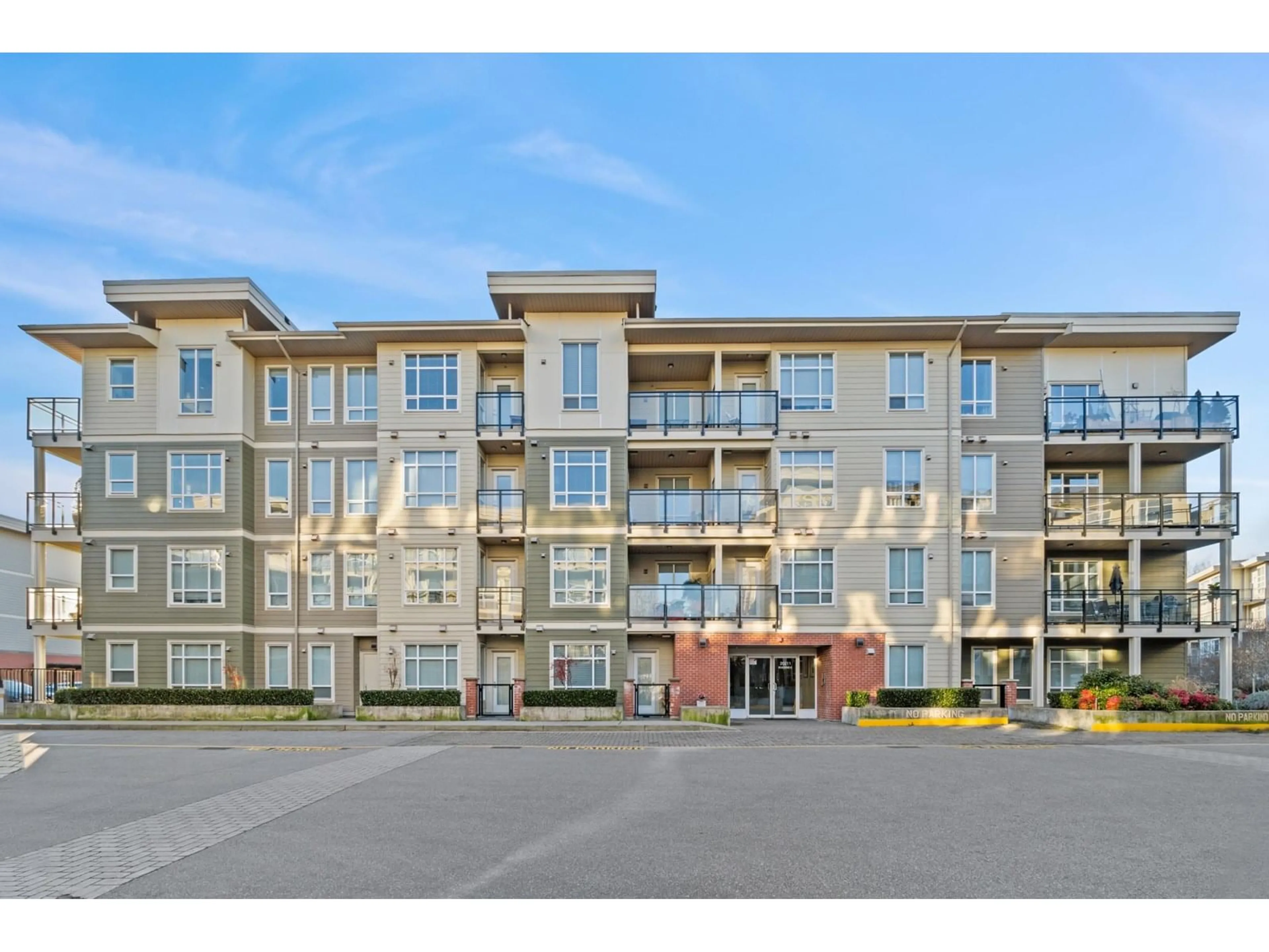 Unknown for E105 - 20211 66, Langley British Columbia V2Y0L4