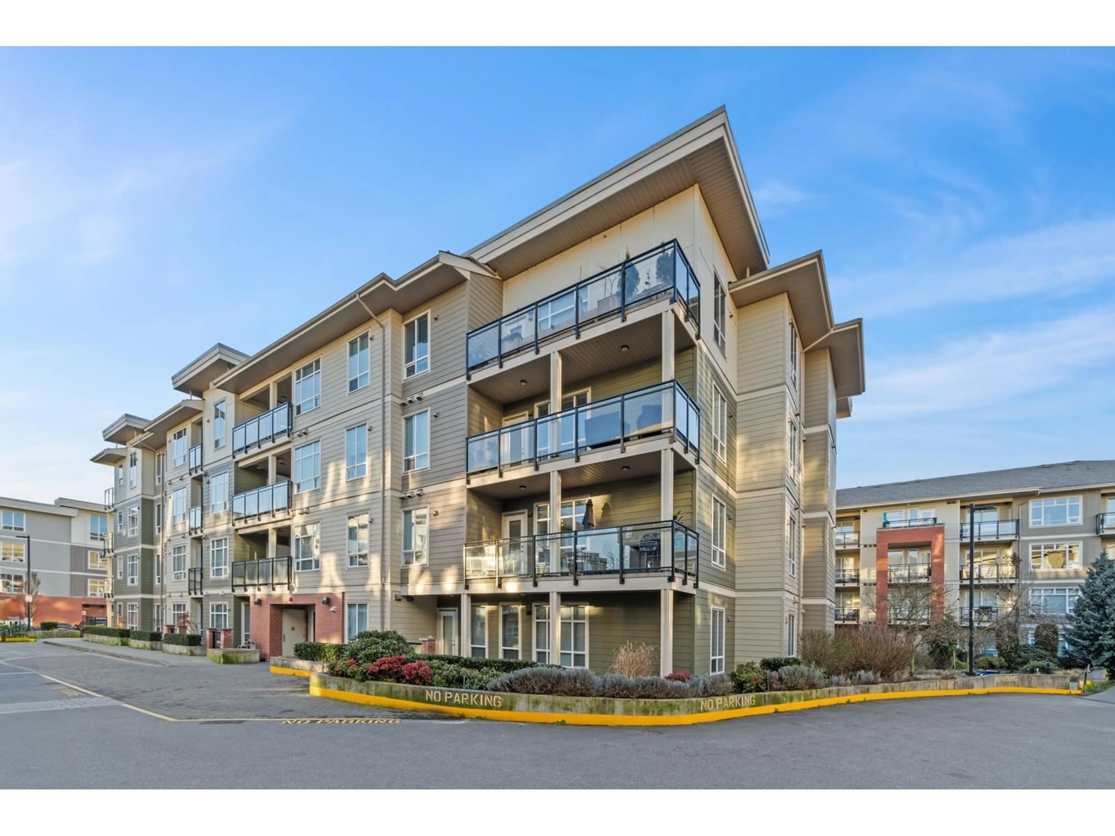 Unknown for E105 - 20211 66, Langley British Columbia V2Y0L4