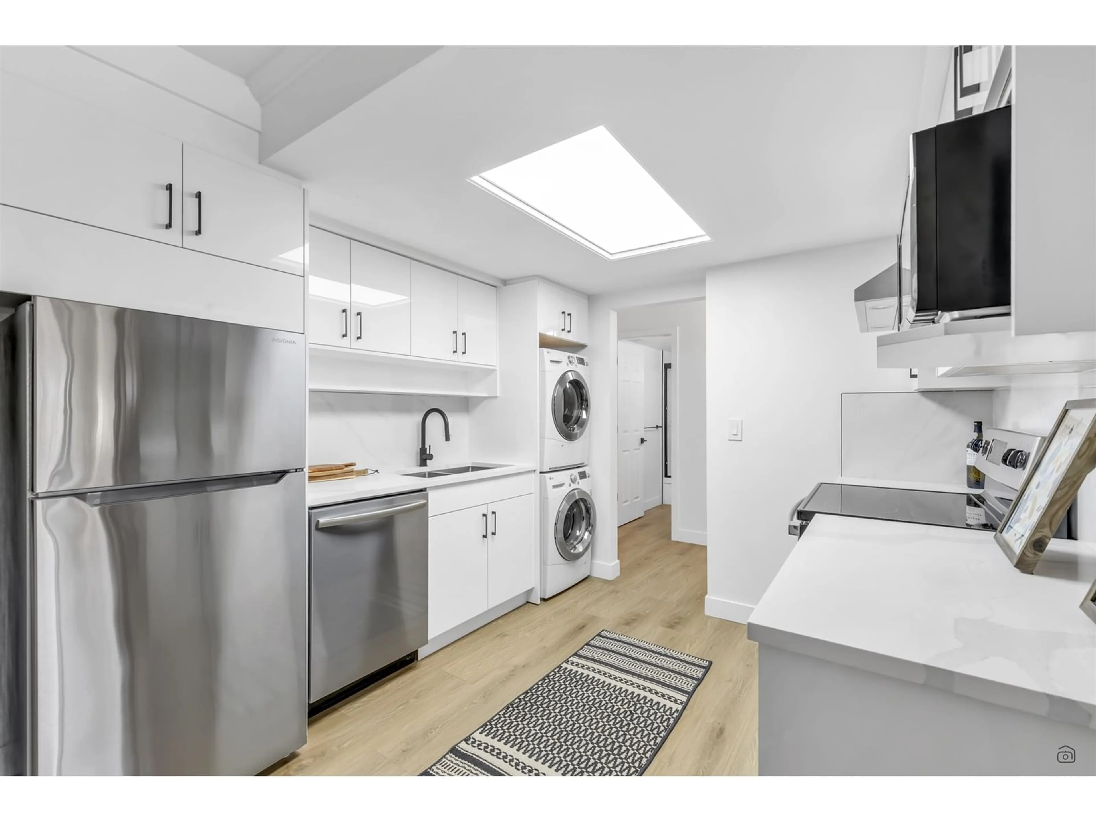 Kitchen with laundary machines, unknown for 208 - 20420 54, Langley British Columbia V3A6N6