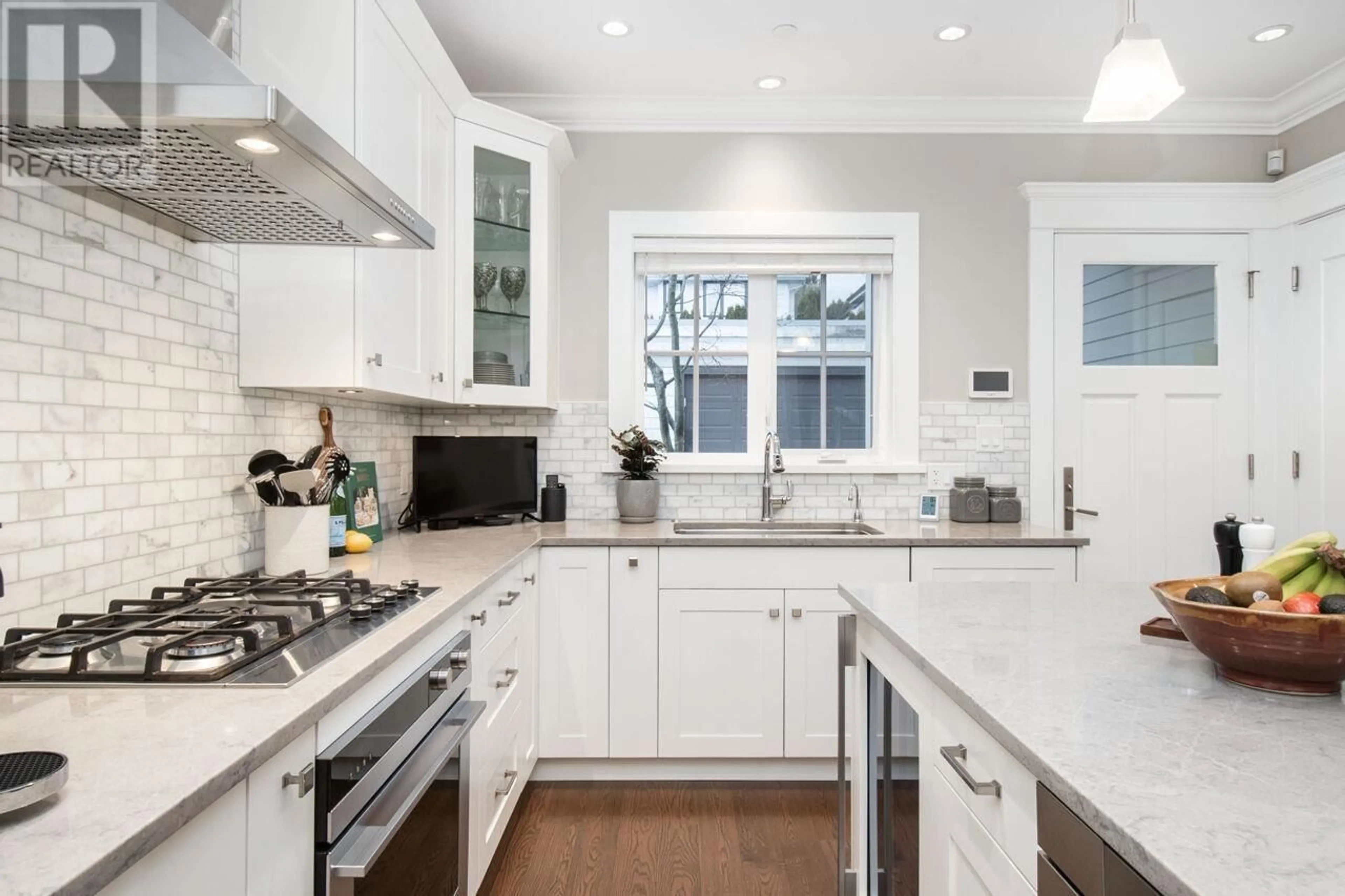 Contemporary kitchen, unknown for 1421 GORDON AVENUE, West Vancouver British Columbia V7T1R5
