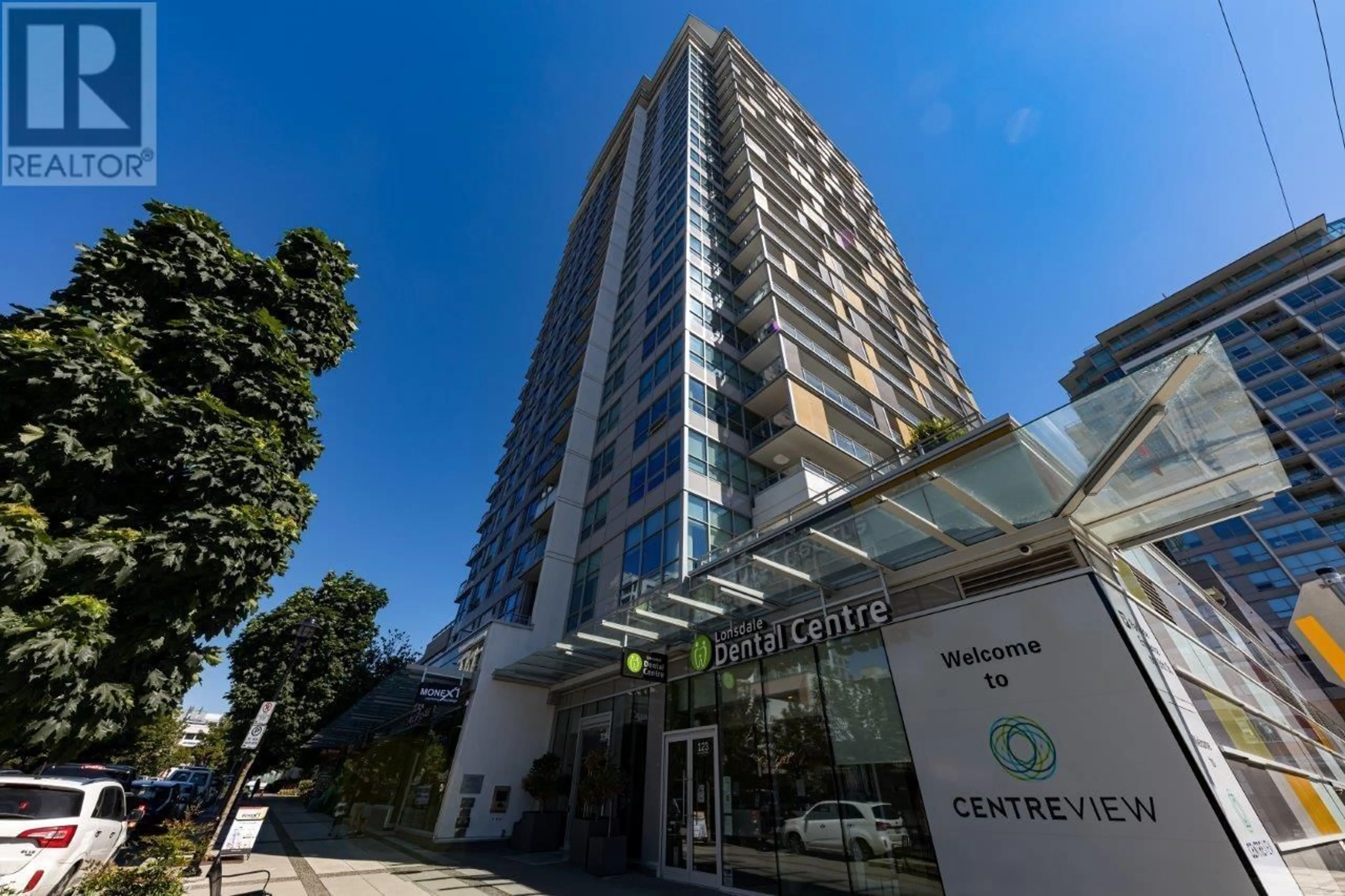 Indoor foyer for 908 - 125 14TH STREET, North Vancouver British Columbia V7L0E6
