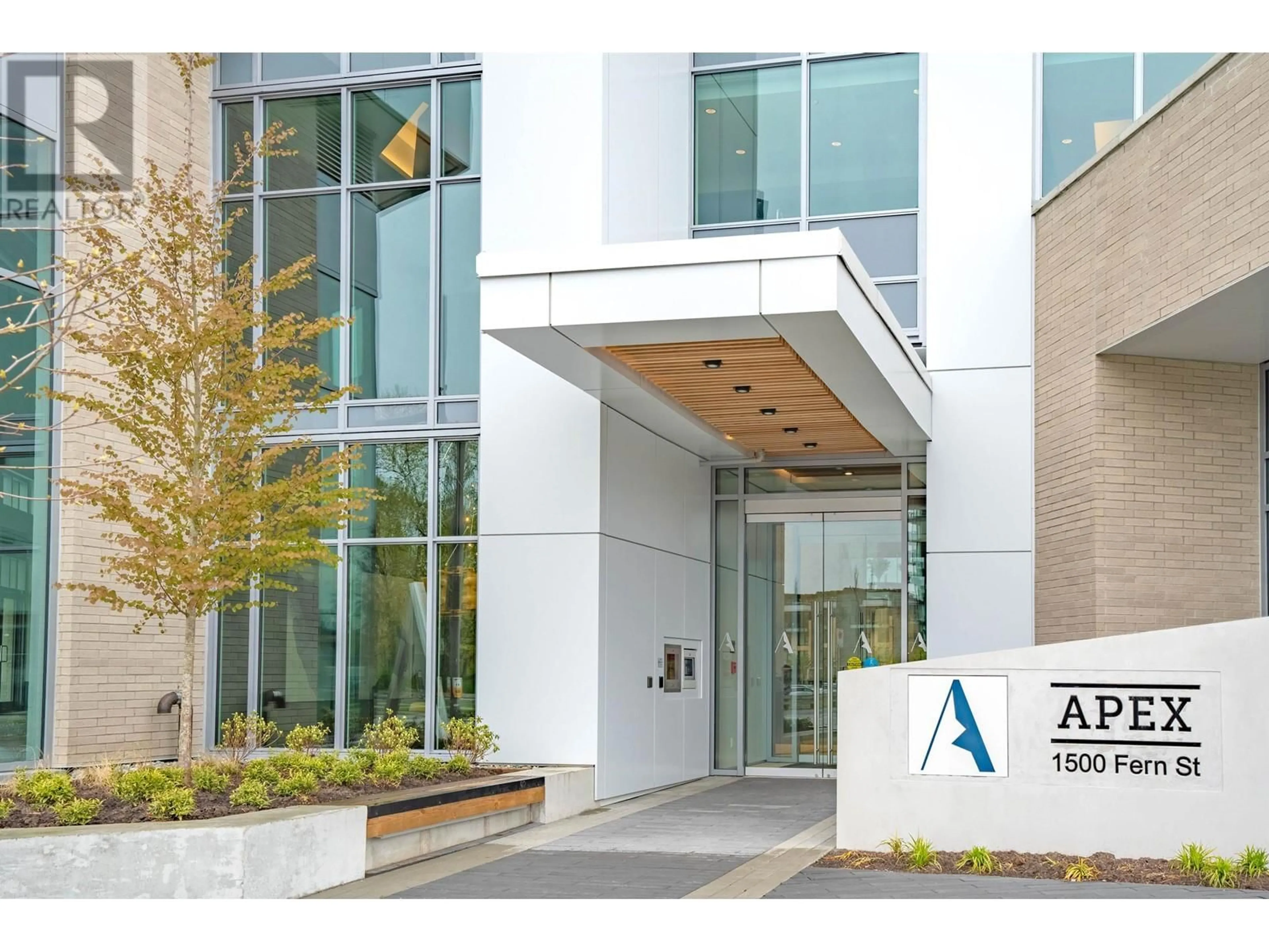 Indoor foyer for 2201 - 1500 FERN STREET, North Vancouver British Columbia V7J0B6