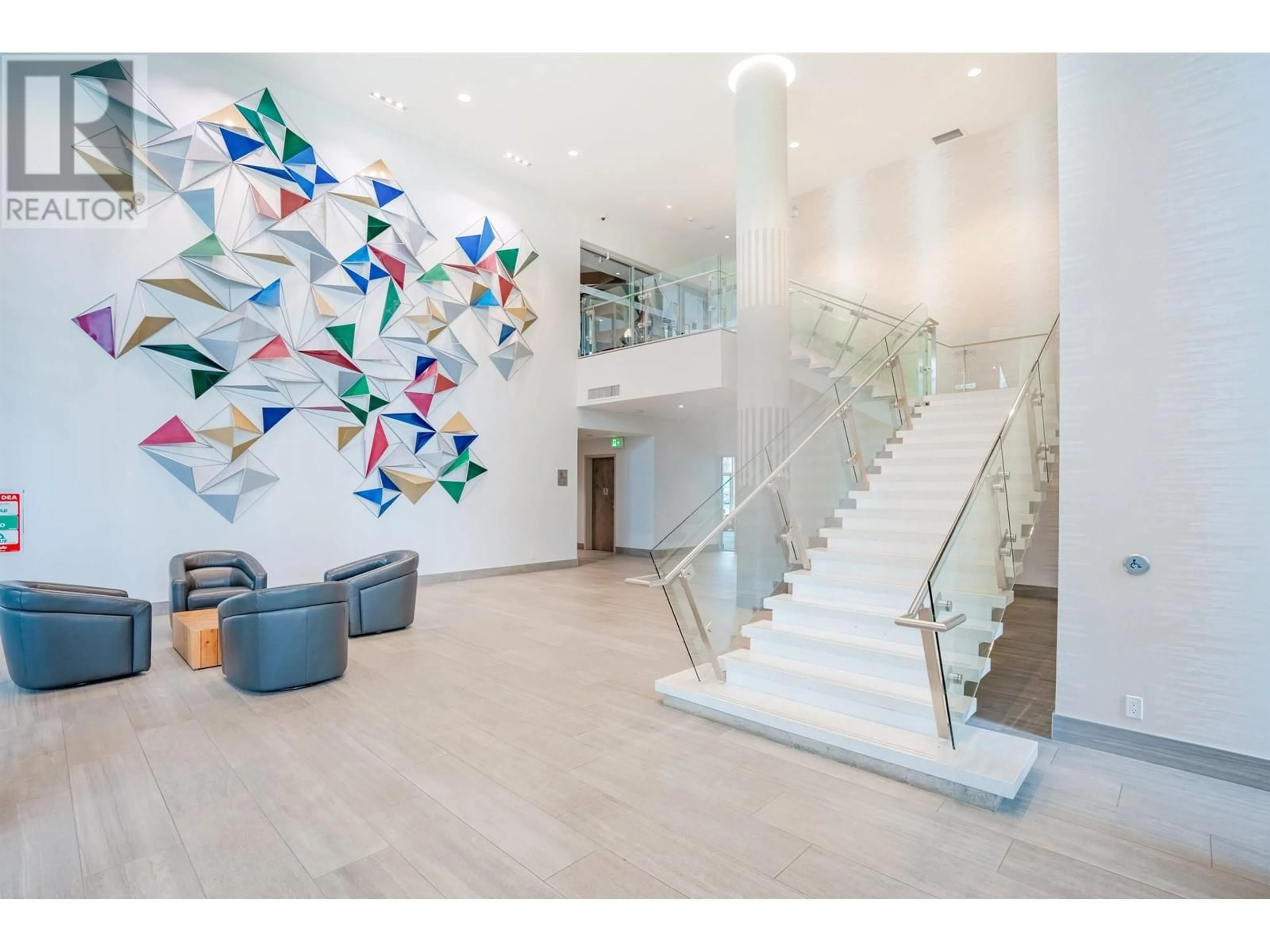 Indoor foyer for 2201 - 1500 FERN STREET, North Vancouver British Columbia V7J0B6