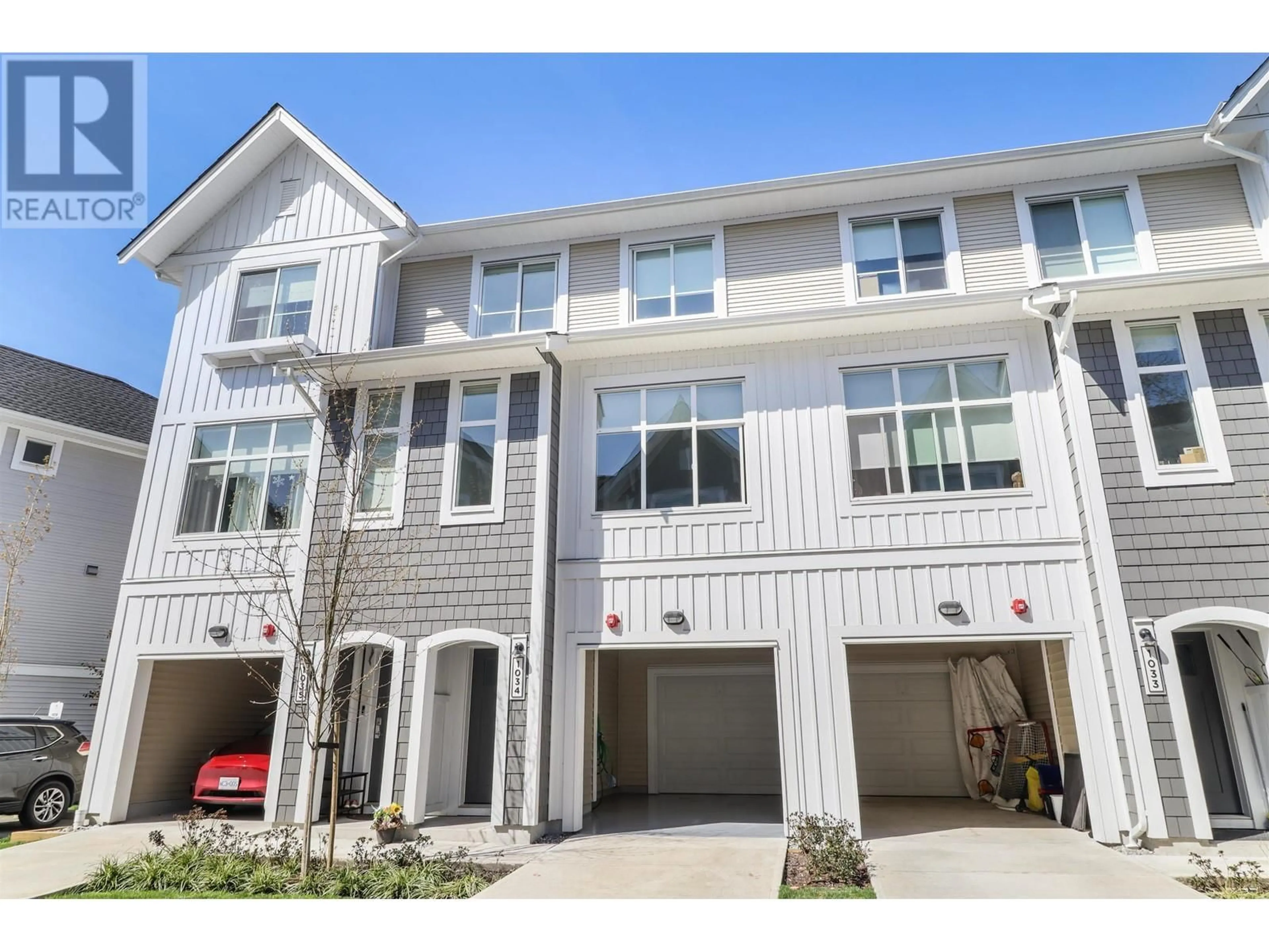 Home with vinyl exterior material, street for 1034 - 11280 PAZARENA PLACE, Maple Ridge British Columbia V2X9H8