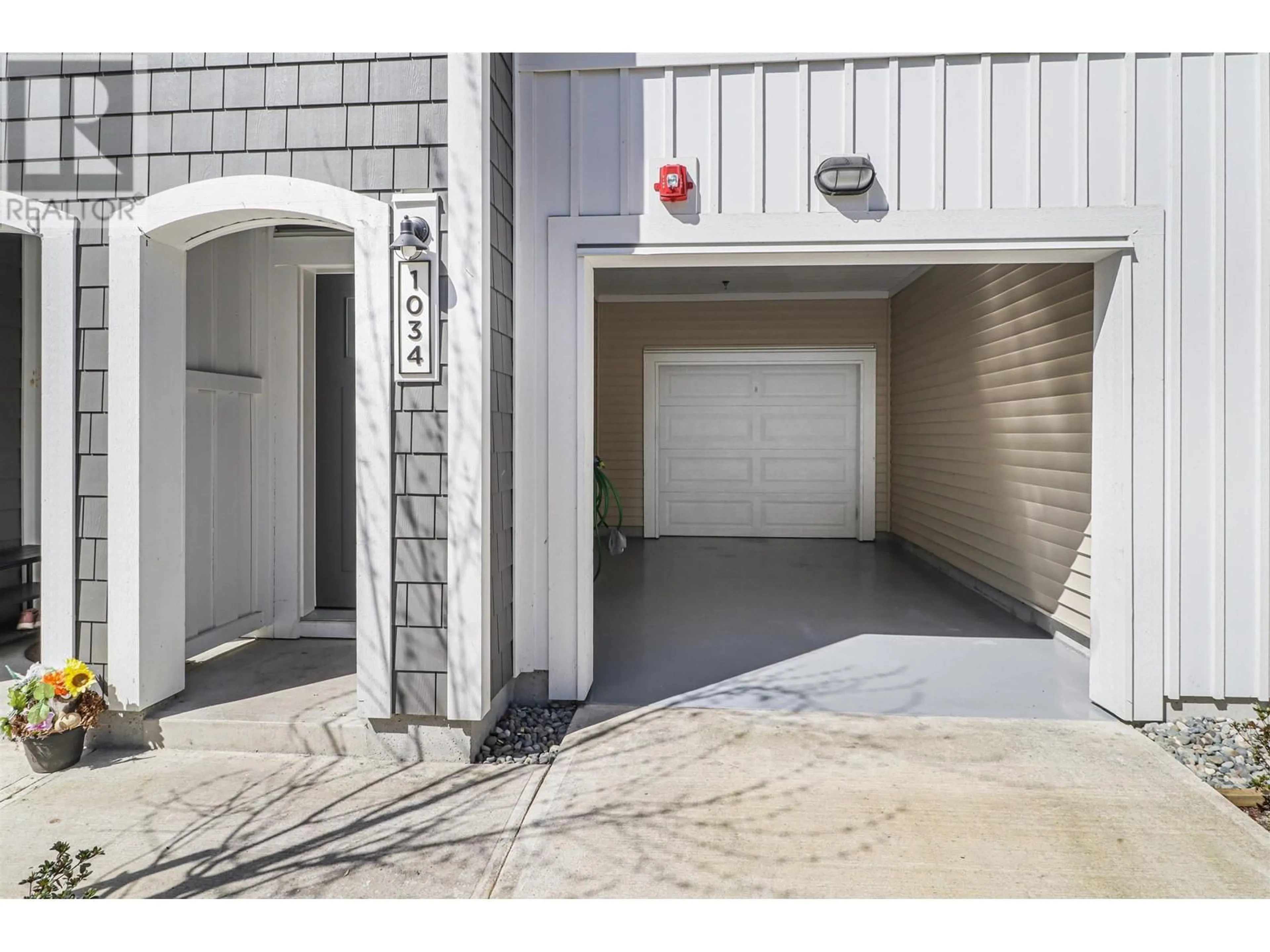 Indoor garage for 1034 - 11280 PAZARENA PLACE, Maple Ridge British Columbia V2X9H8
