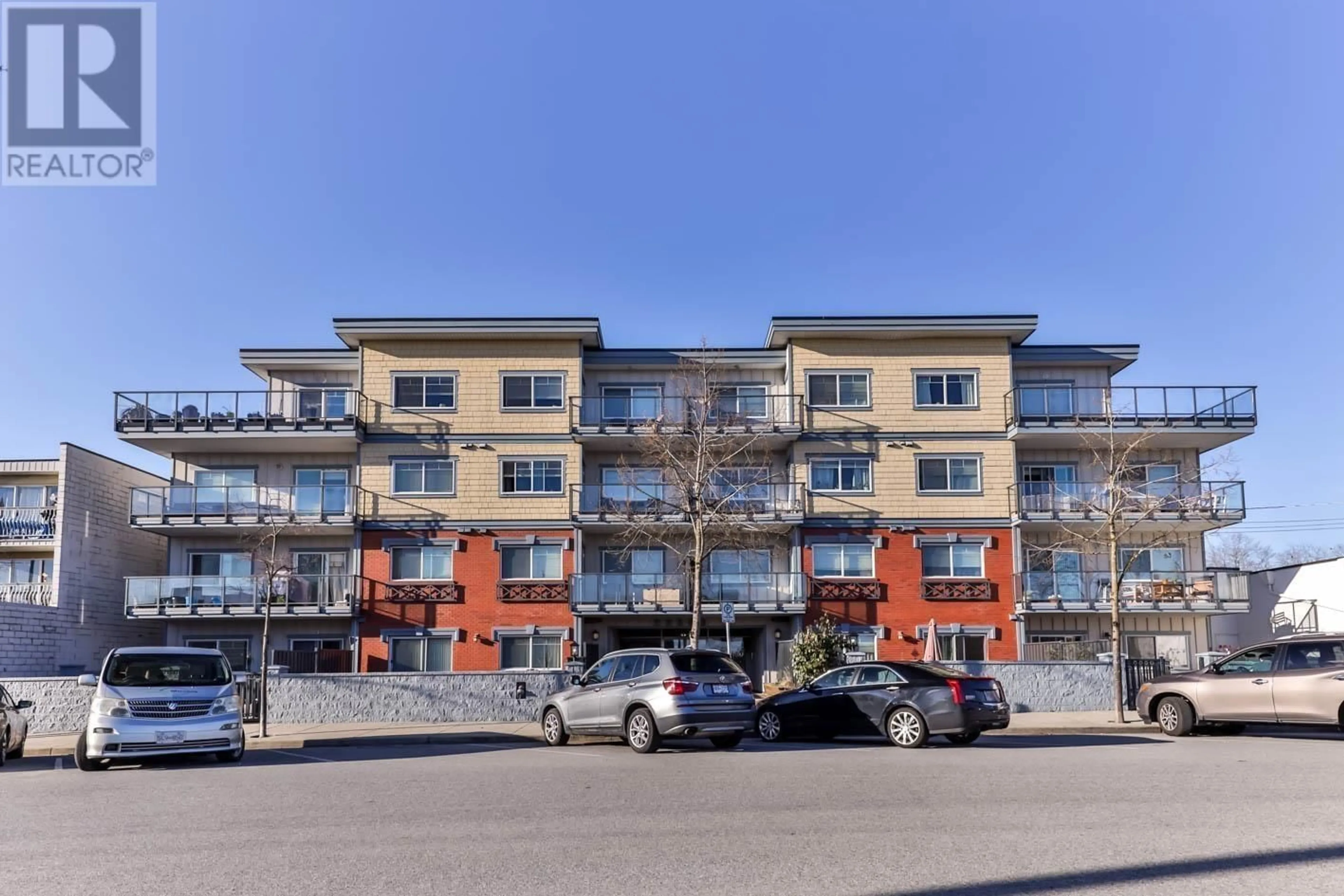 Patio, building for 306 - 22363 SELKIRK AVENUE, Maple Ridge British Columbia V2X2X6