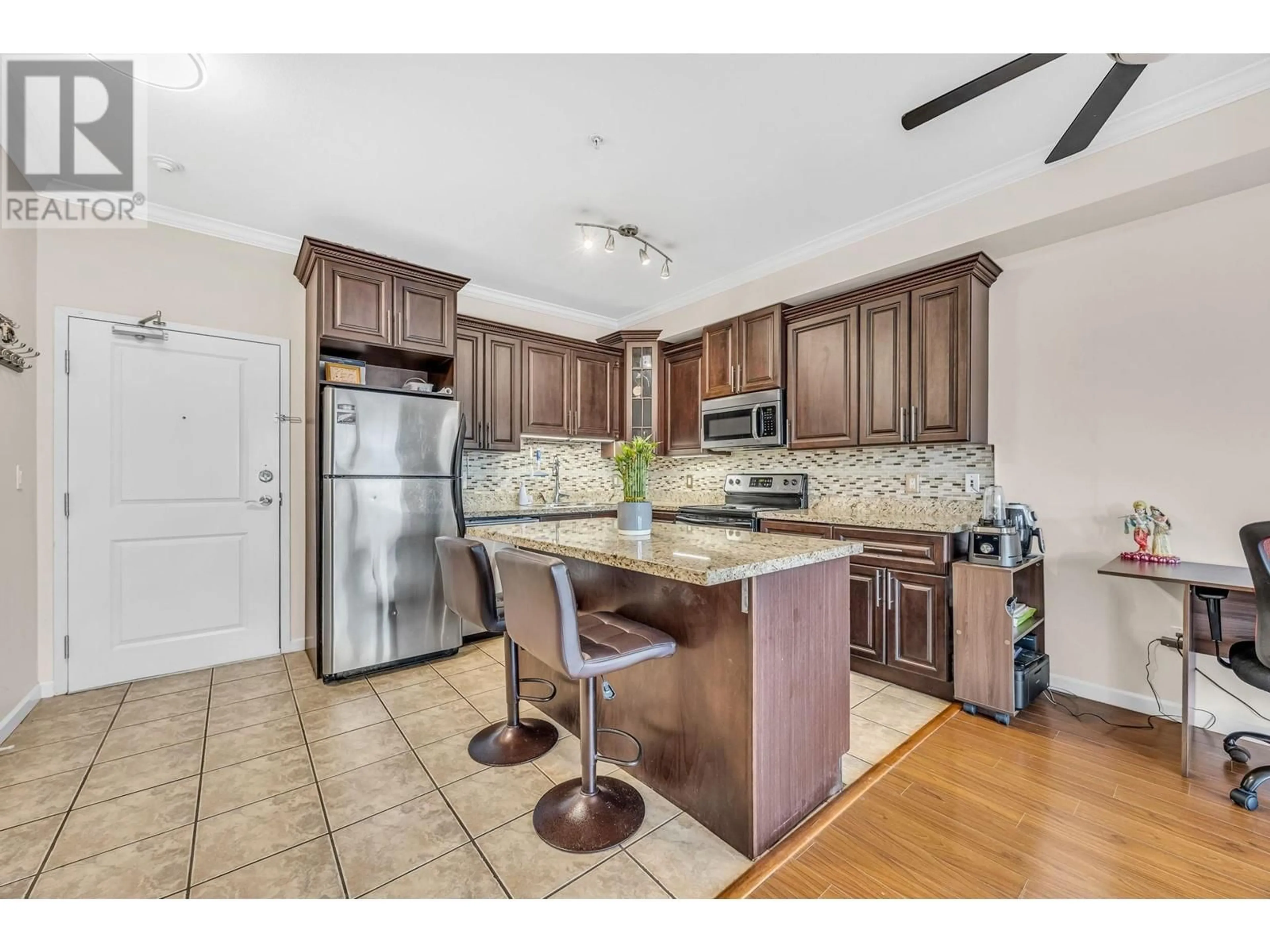 Open concept kitchen, ceramic/tile floor for 306 - 22363 SELKIRK AVENUE, Maple Ridge British Columbia V2X2X6