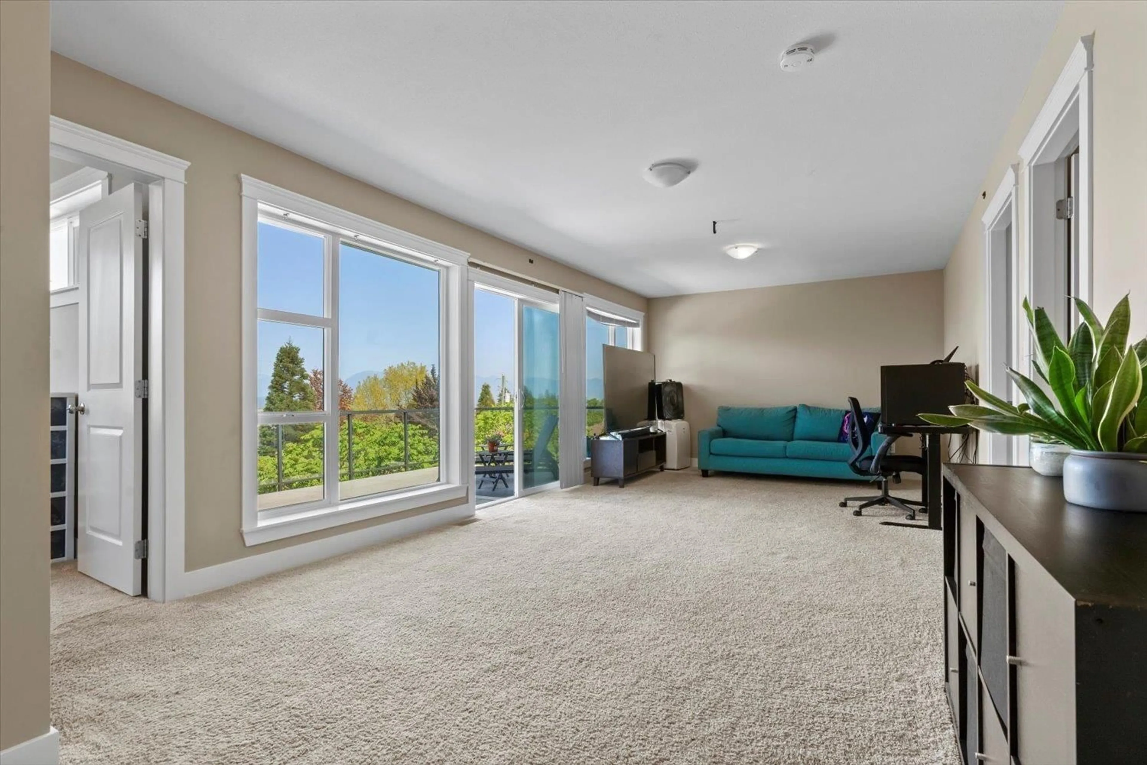 Living room with furniture, carpet floor for 5862 JINKERSON ROAD, Chilliwack British Columbia V2R0C8