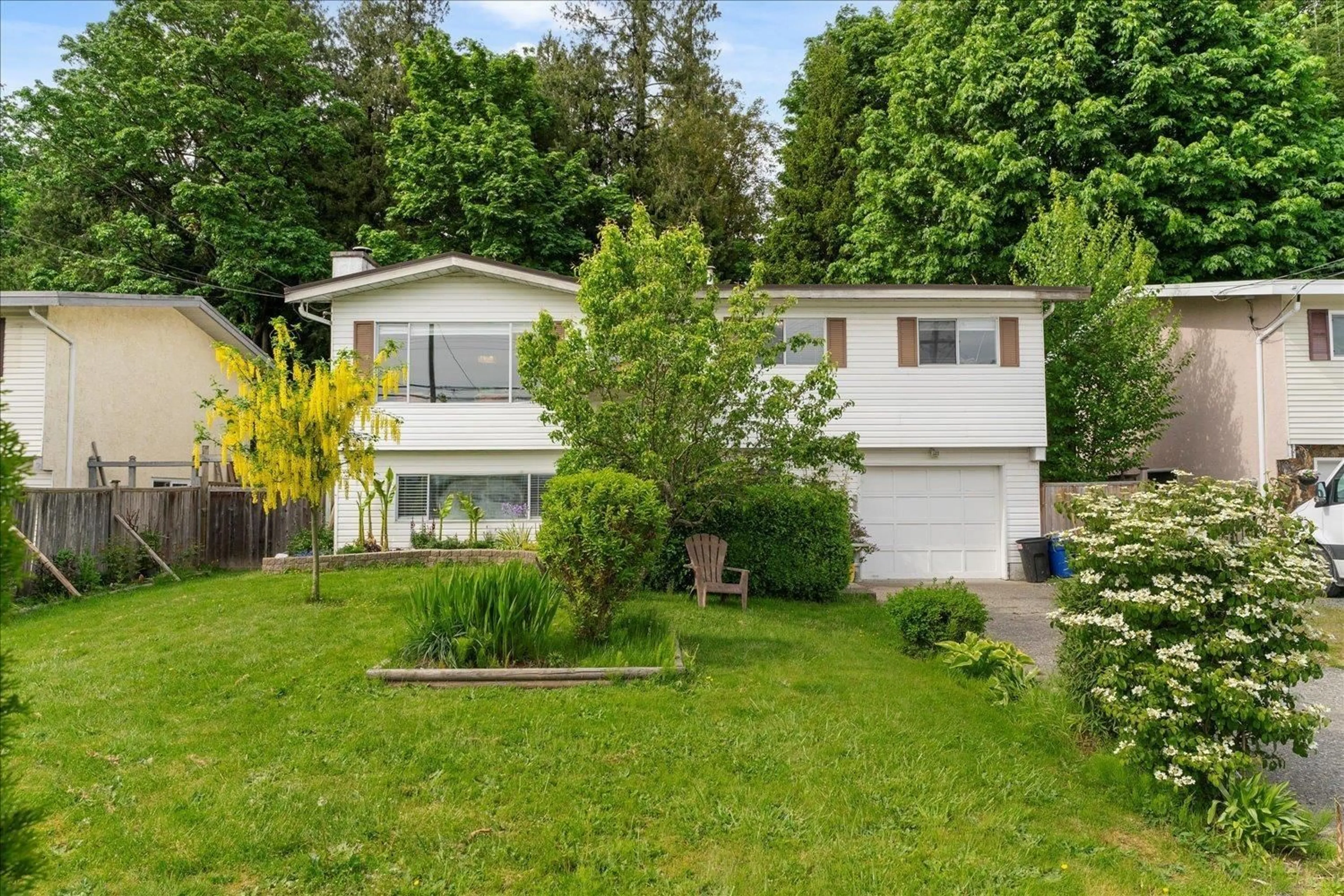 A pic from outside/outdoor area/front of a property/back of a property/a pic from drone, street for 47637 YALE ROAD, Chilliwack British Columbia V2P7M8