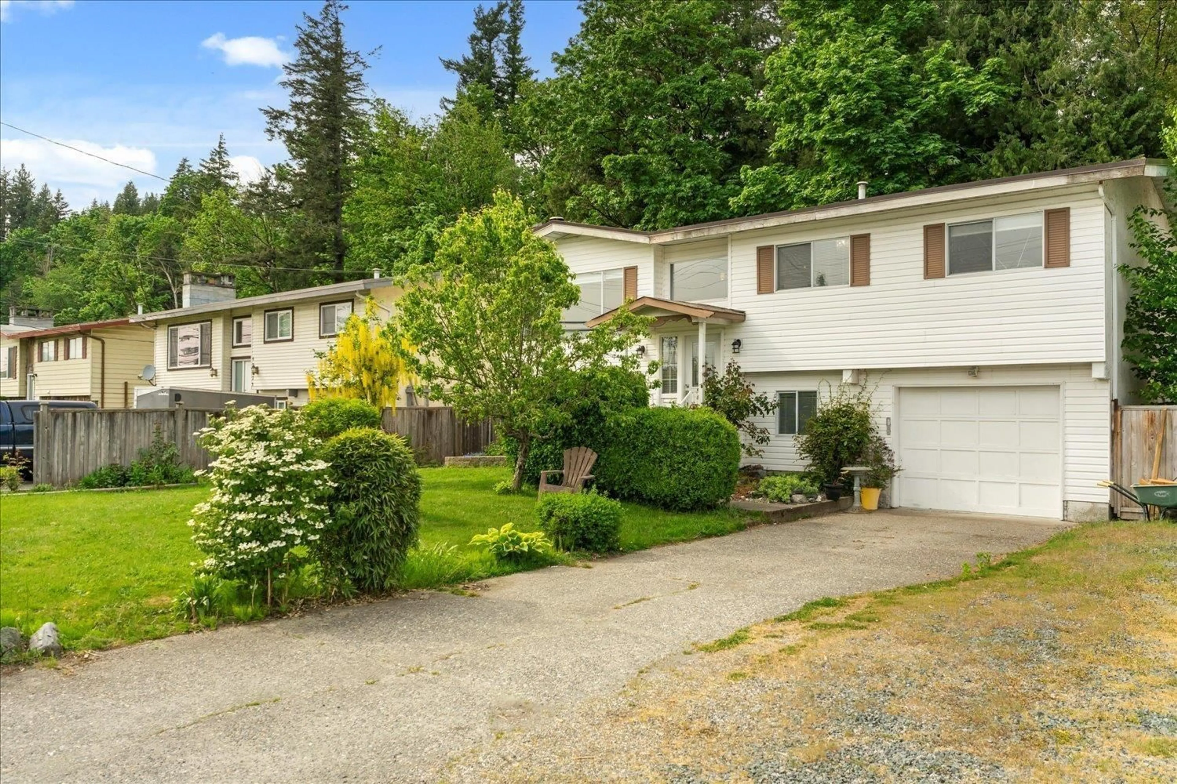 A pic from outside/outdoor area/front of a property/back of a property/a pic from drone, street for 47637 YALE ROAD, Chilliwack British Columbia V2P7M8