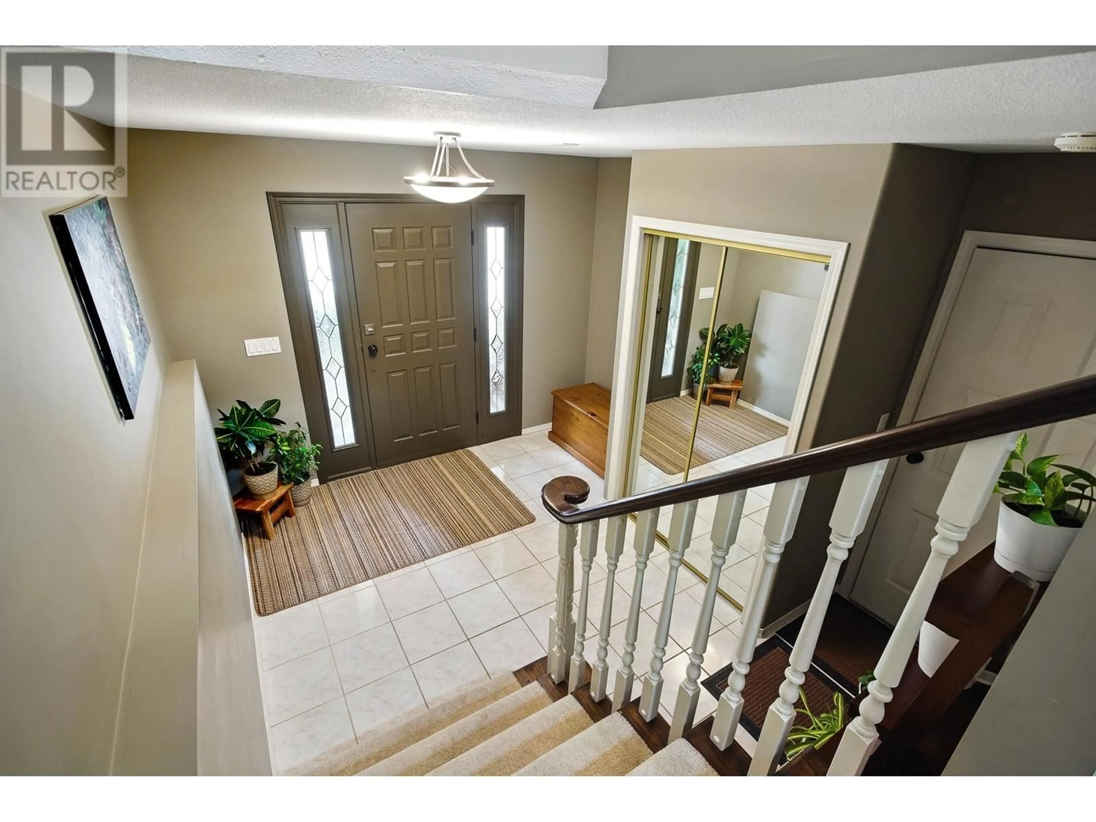 Indoor entryway for 23616 TAMARACK LANE, Maple Ridge British Columbia V2W1B3