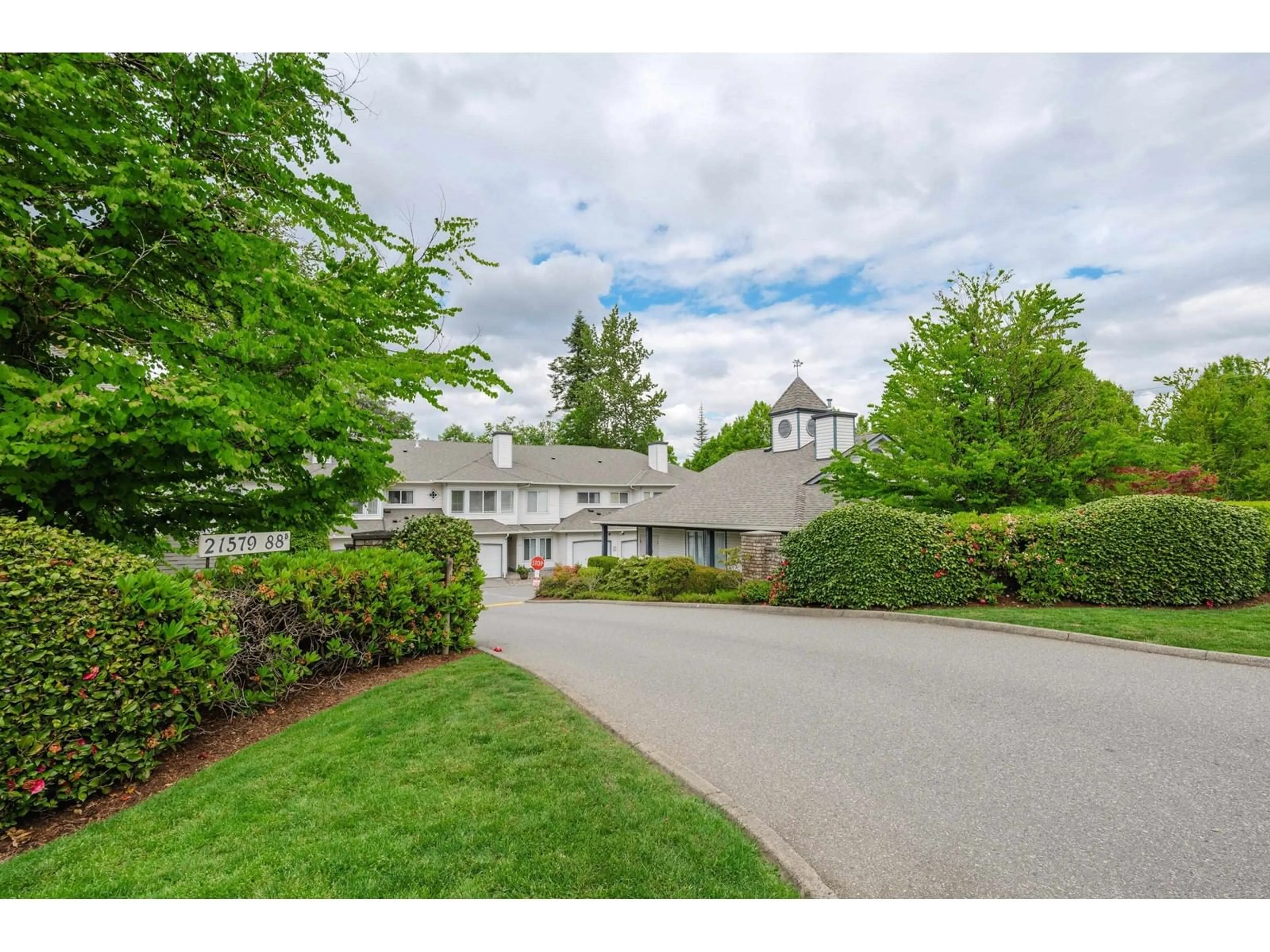 A pic from outside/outdoor area/front of a property/back of a property/a pic from drone, street for 14 - 21579 88B, Langley British Columbia V1M2X4