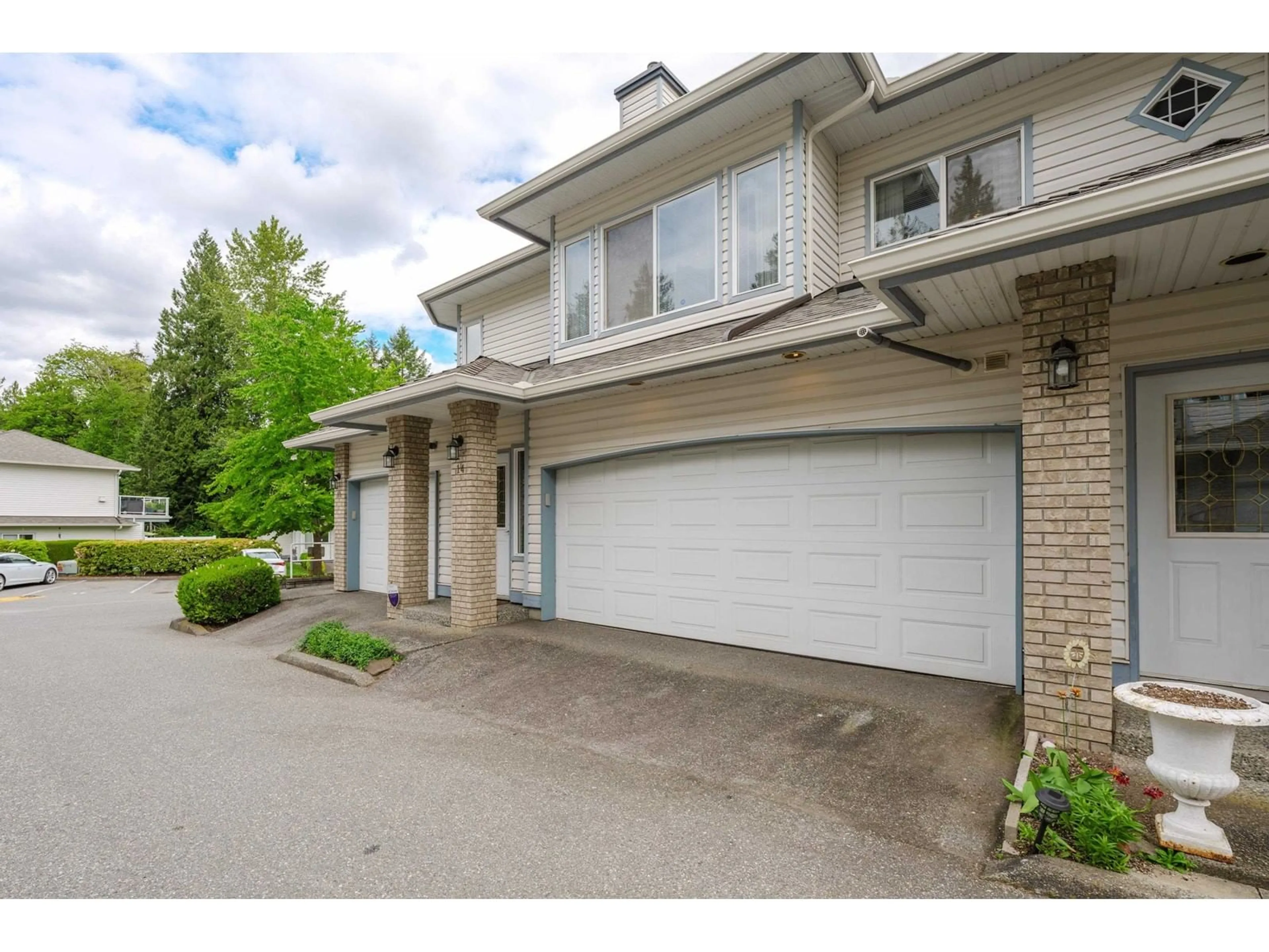 A pic from outside/outdoor area/front of a property/back of a property/a pic from drone, street for 14 - 21579 88B, Langley British Columbia V1M2X4