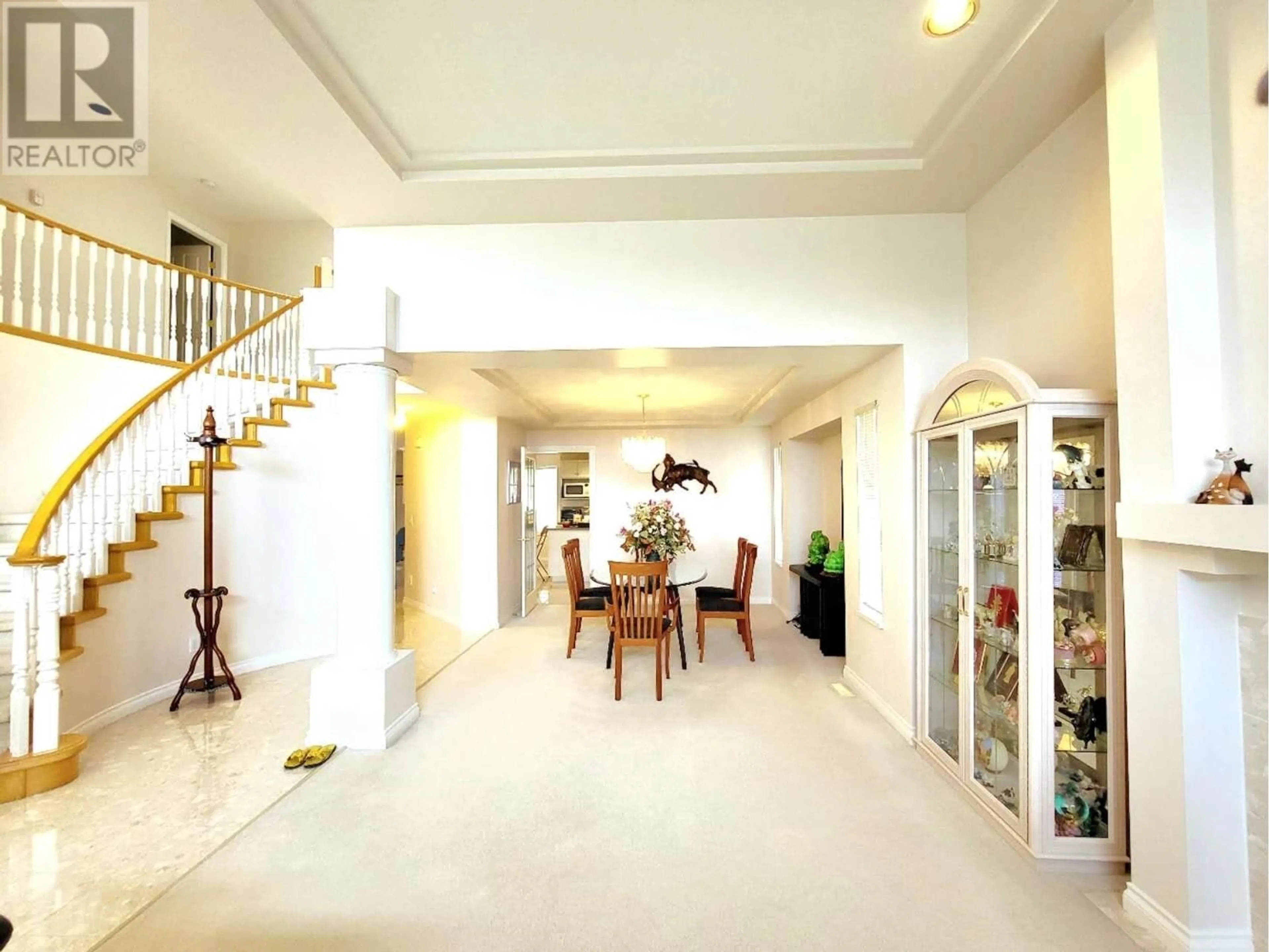 Indoor foyer for 2955 BLACKBEAR COURT, Coquitlam British Columbia V3E3A2
