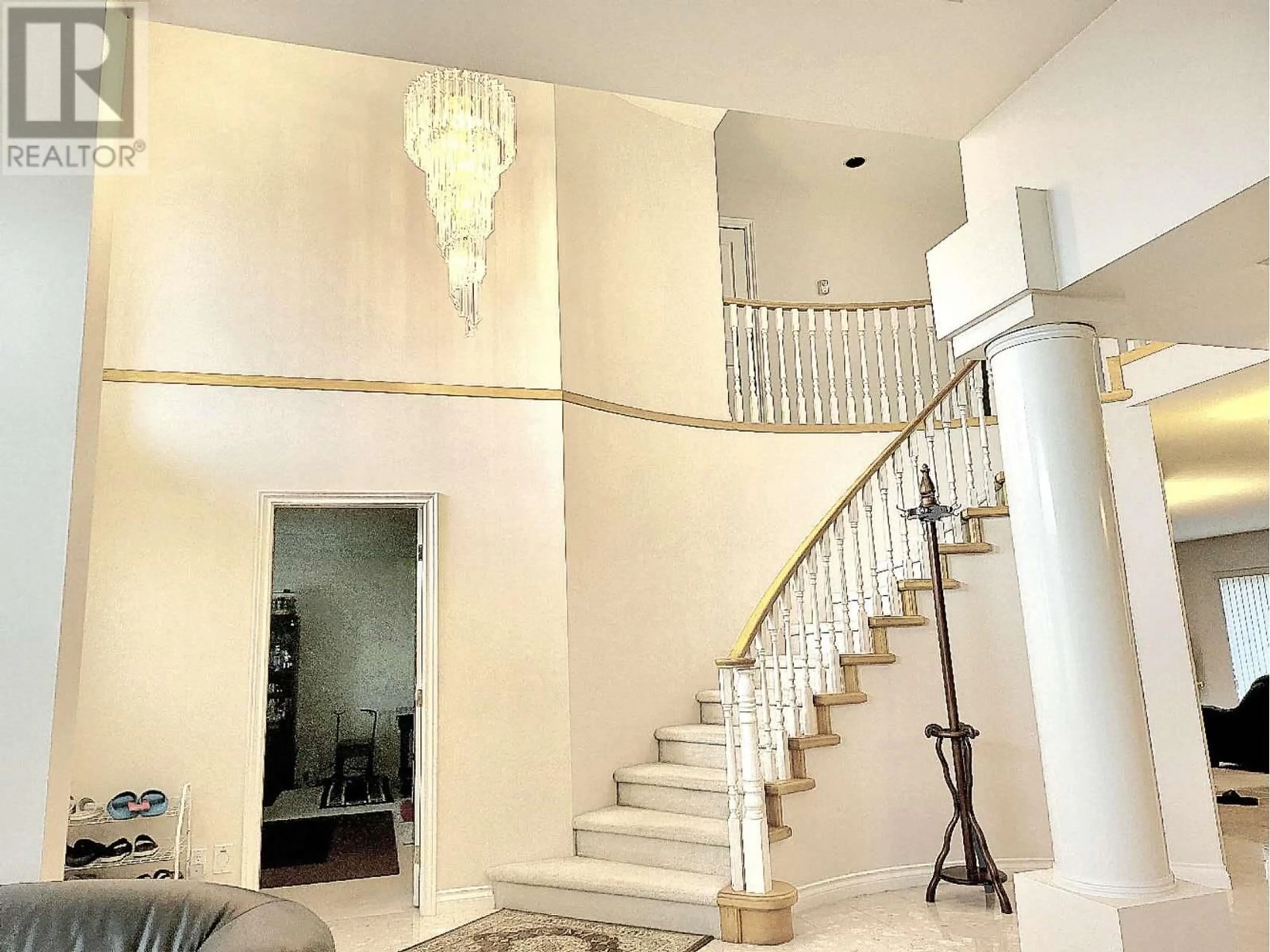 Indoor foyer for 2955 BLACKBEAR COURT, Coquitlam British Columbia V3E3A2