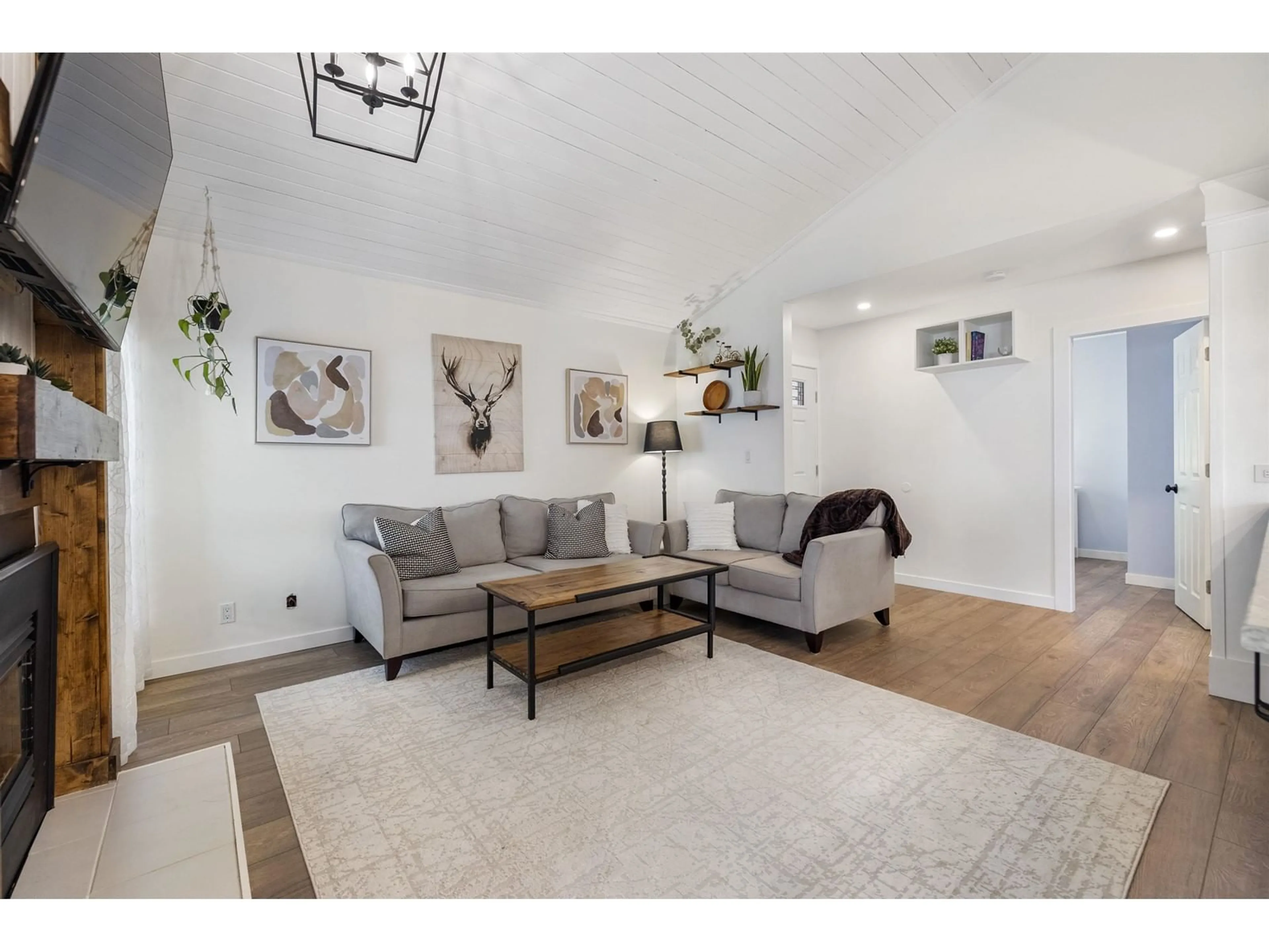 Living room with furniture, unknown for 6181 GREENSIDE WEST, Surrey British Columbia V3S5M8