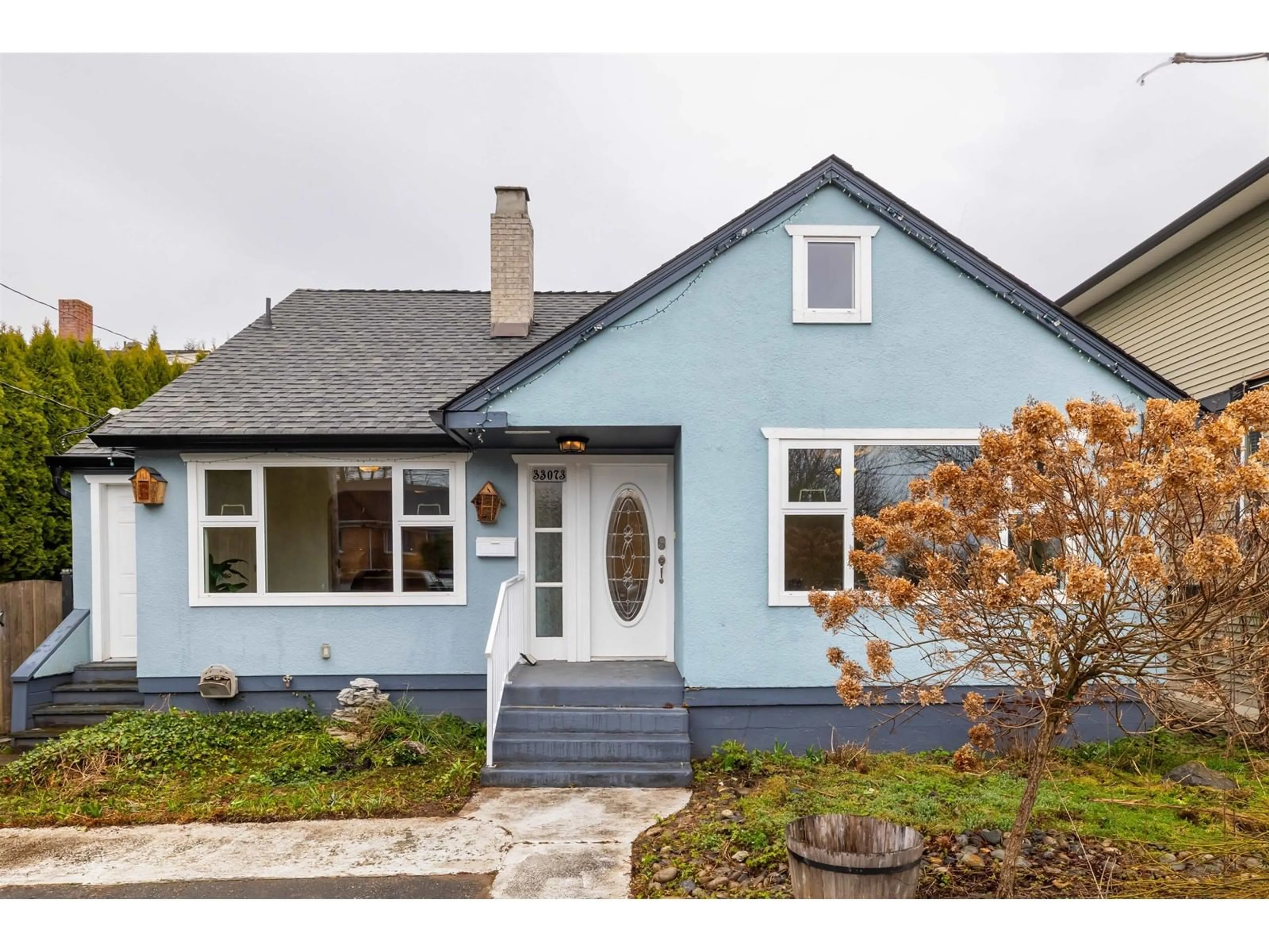 Home with vinyl exterior material, street for 33073 5, Mission British Columbia V2V1V6