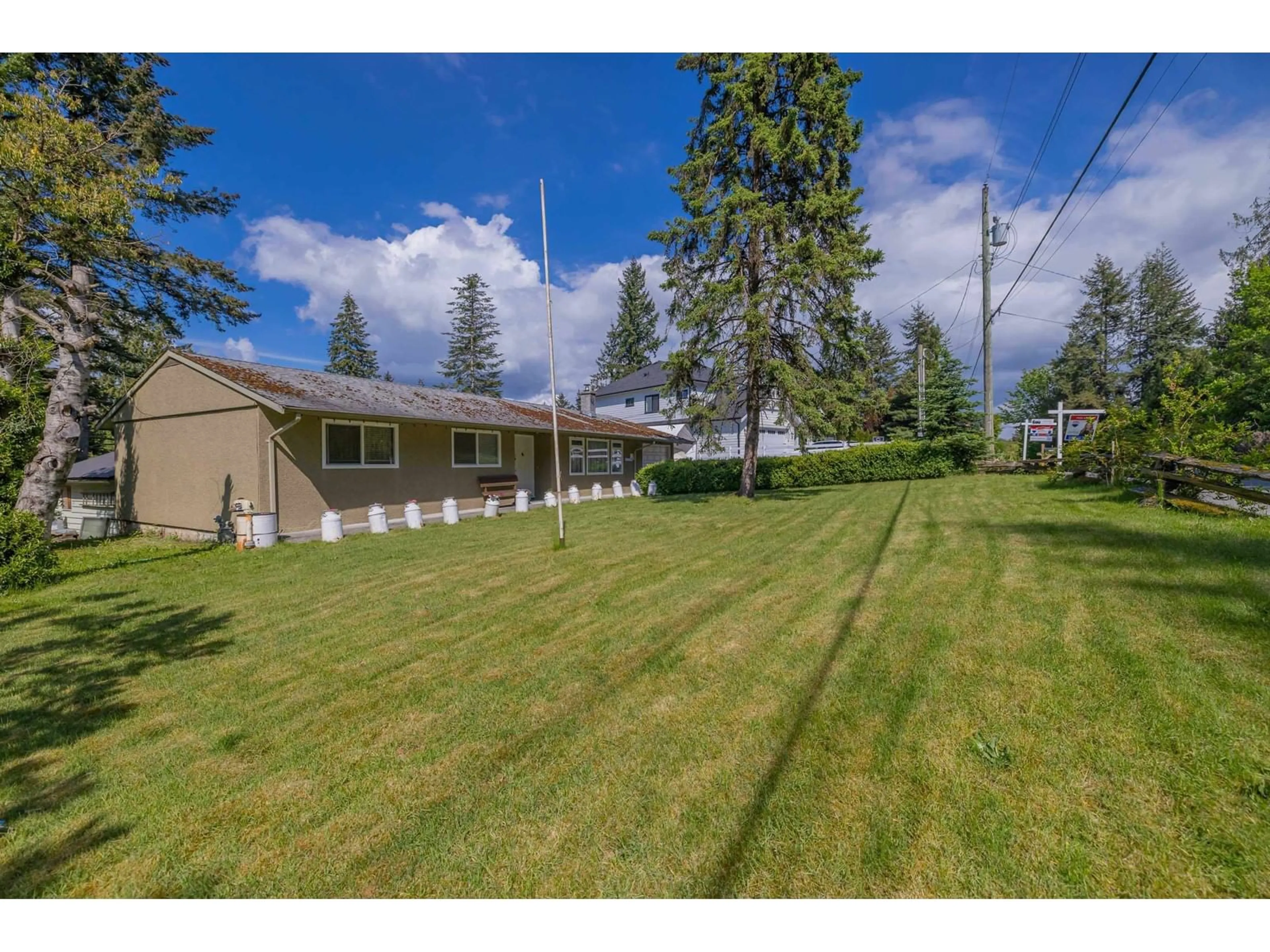 A pic from outside/outdoor area/front of a property/back of a property/a pic from drone, mountain view for 23745 40, Langley British Columbia V2Z7J9