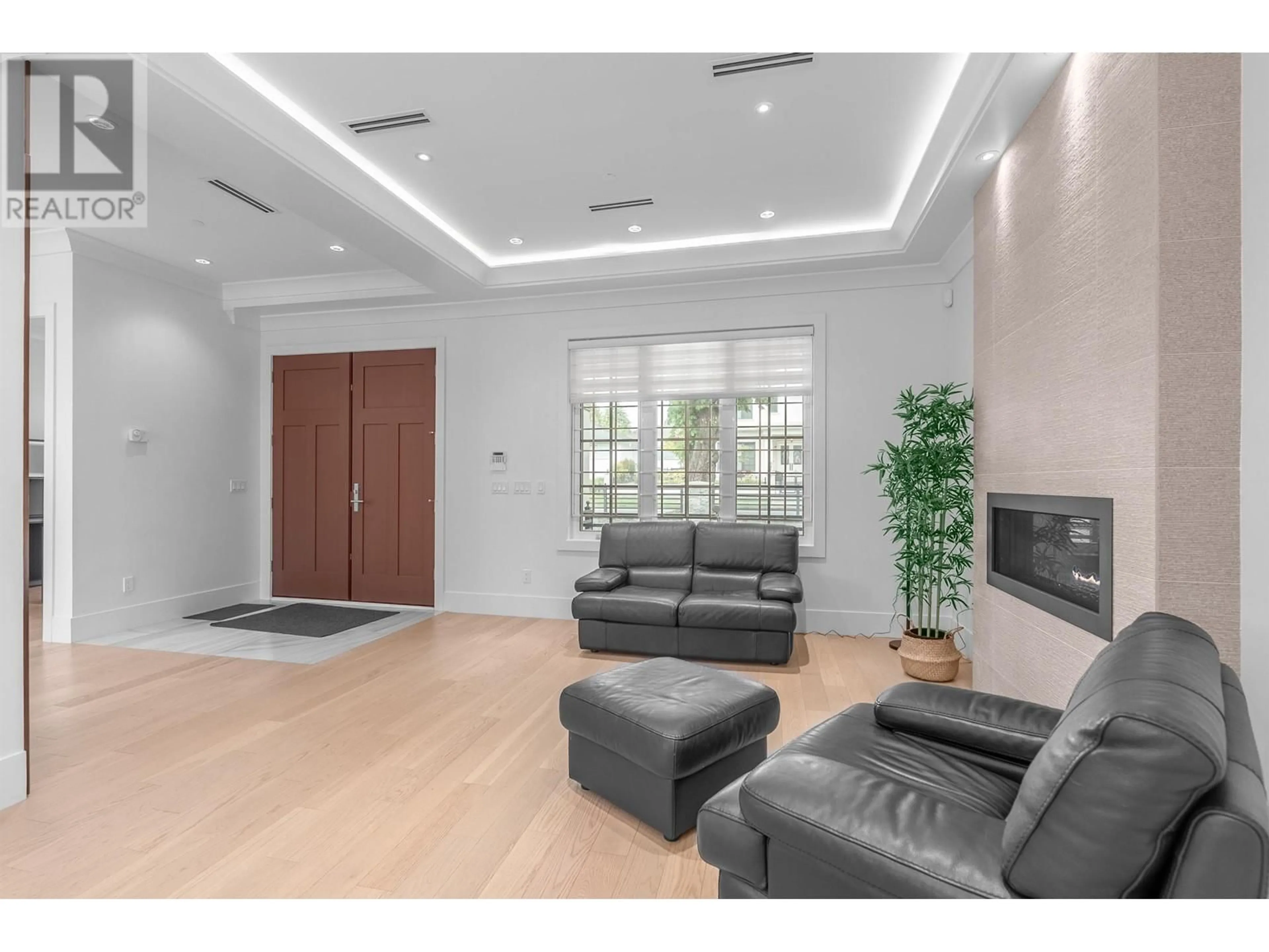 Indoor foyer for 1316 59TH AVENUE, Vancouver British Columbia V6P1Y5