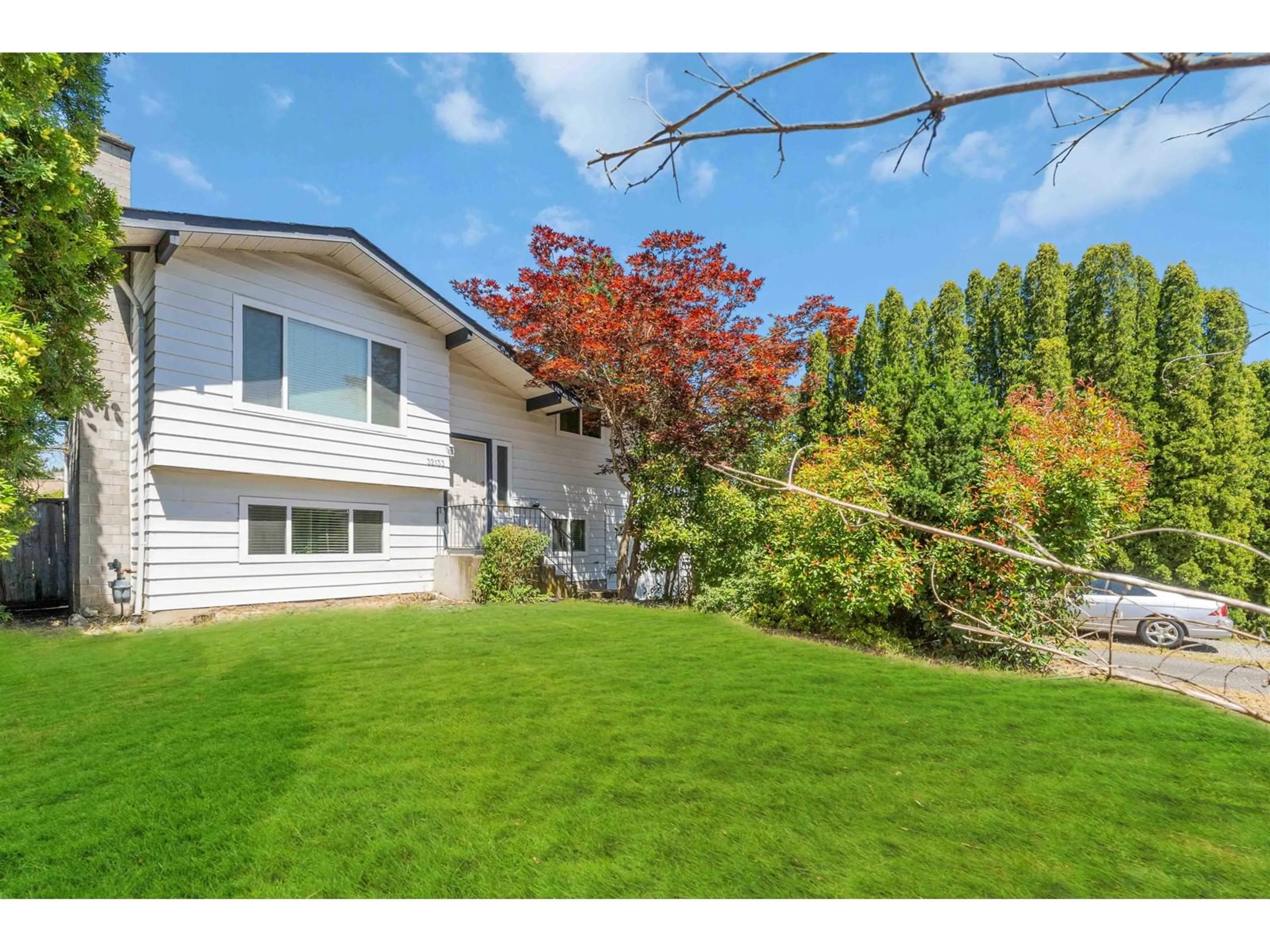 A pic from outside/outdoor area/front of a property/back of a property/a pic from drone, unknown for 32133 MOUAT, Abbotsford British Columbia V2T4G6