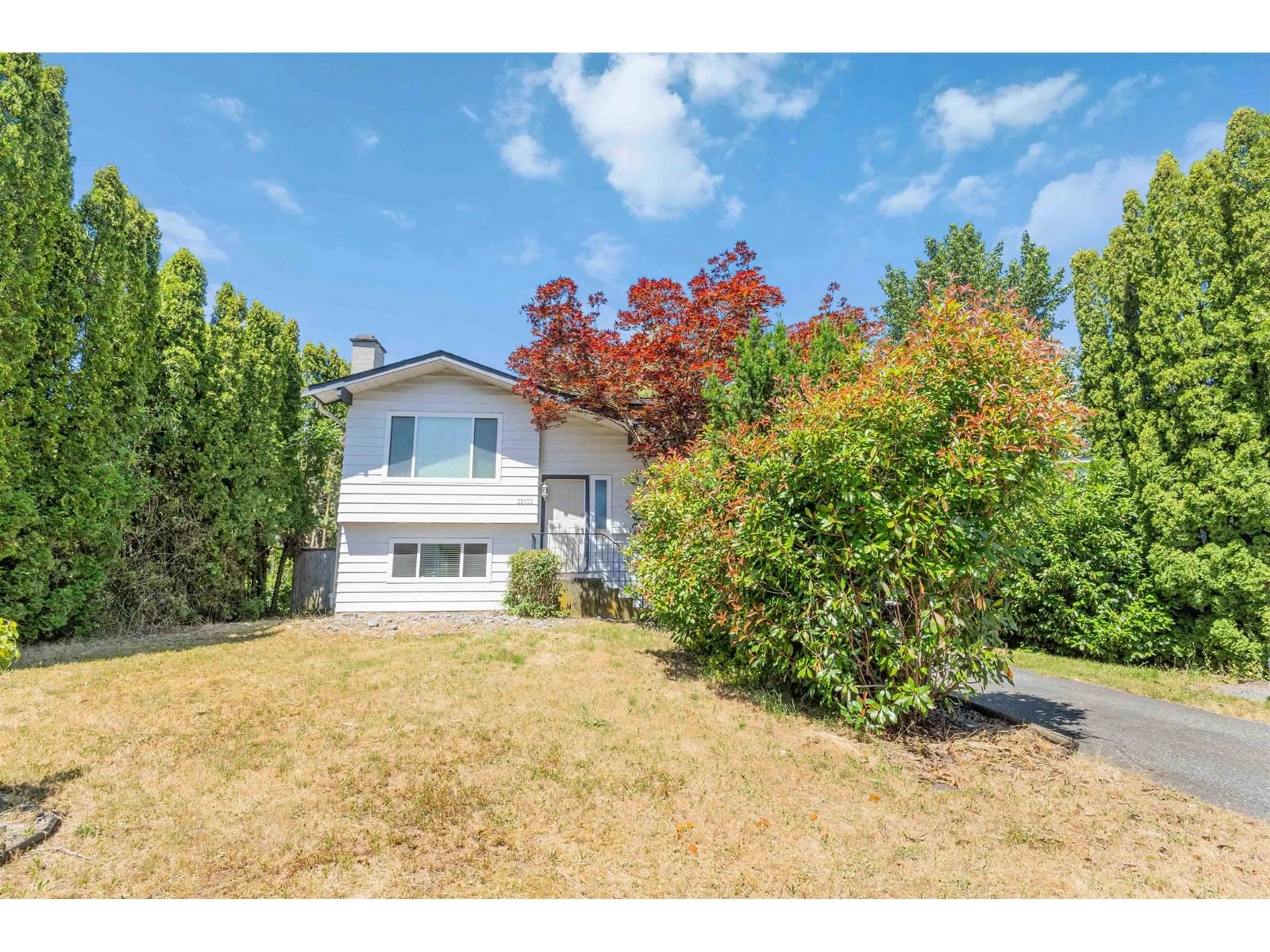 Home with vinyl exterior material, street for 32133 MOUAT, Abbotsford British Columbia V2T4G6
