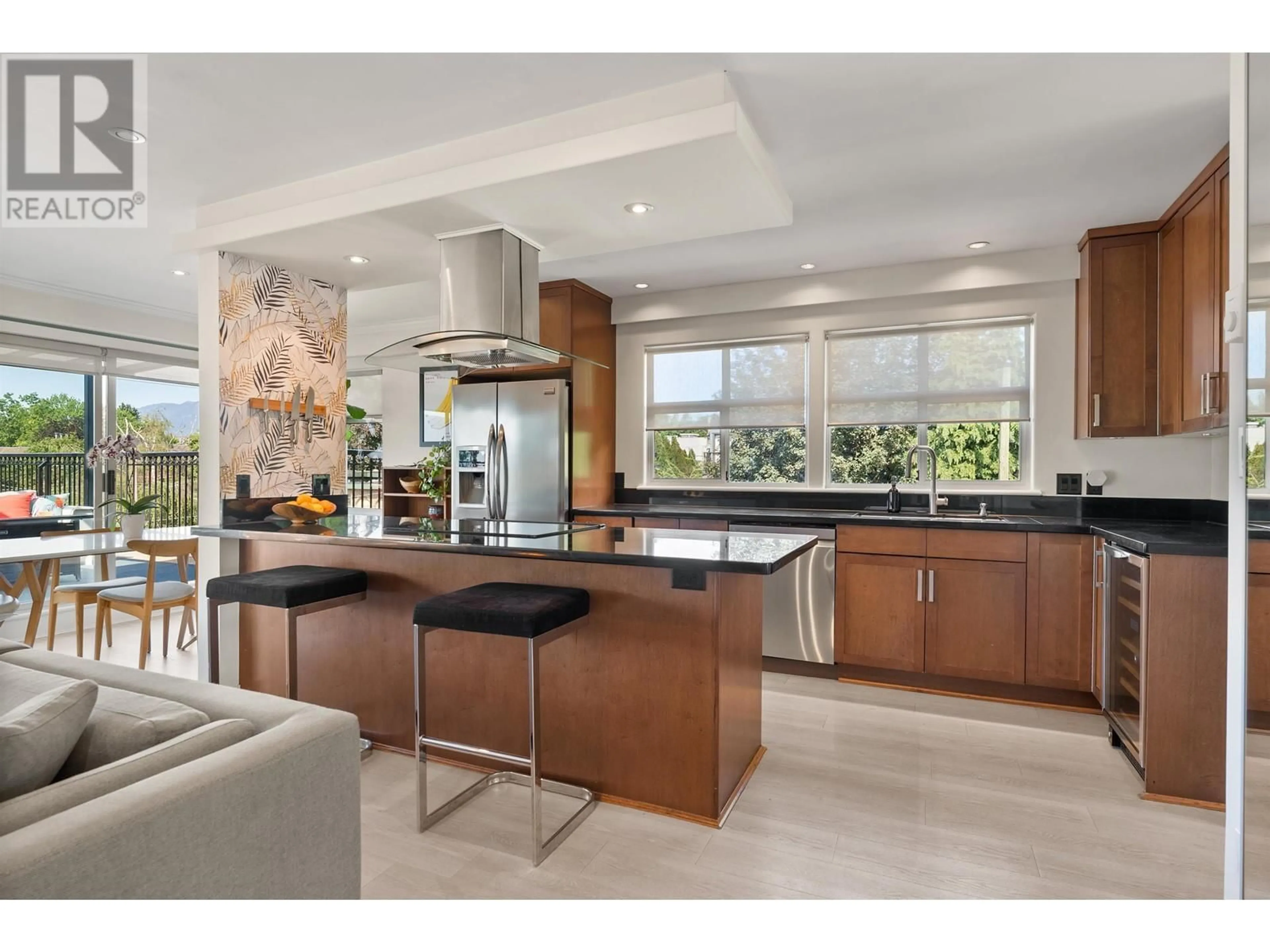 Open concept kitchen, ceramic/tile floor for 401 - 29 TEMPLETON DRIVE, Vancouver British Columbia V5L4M9