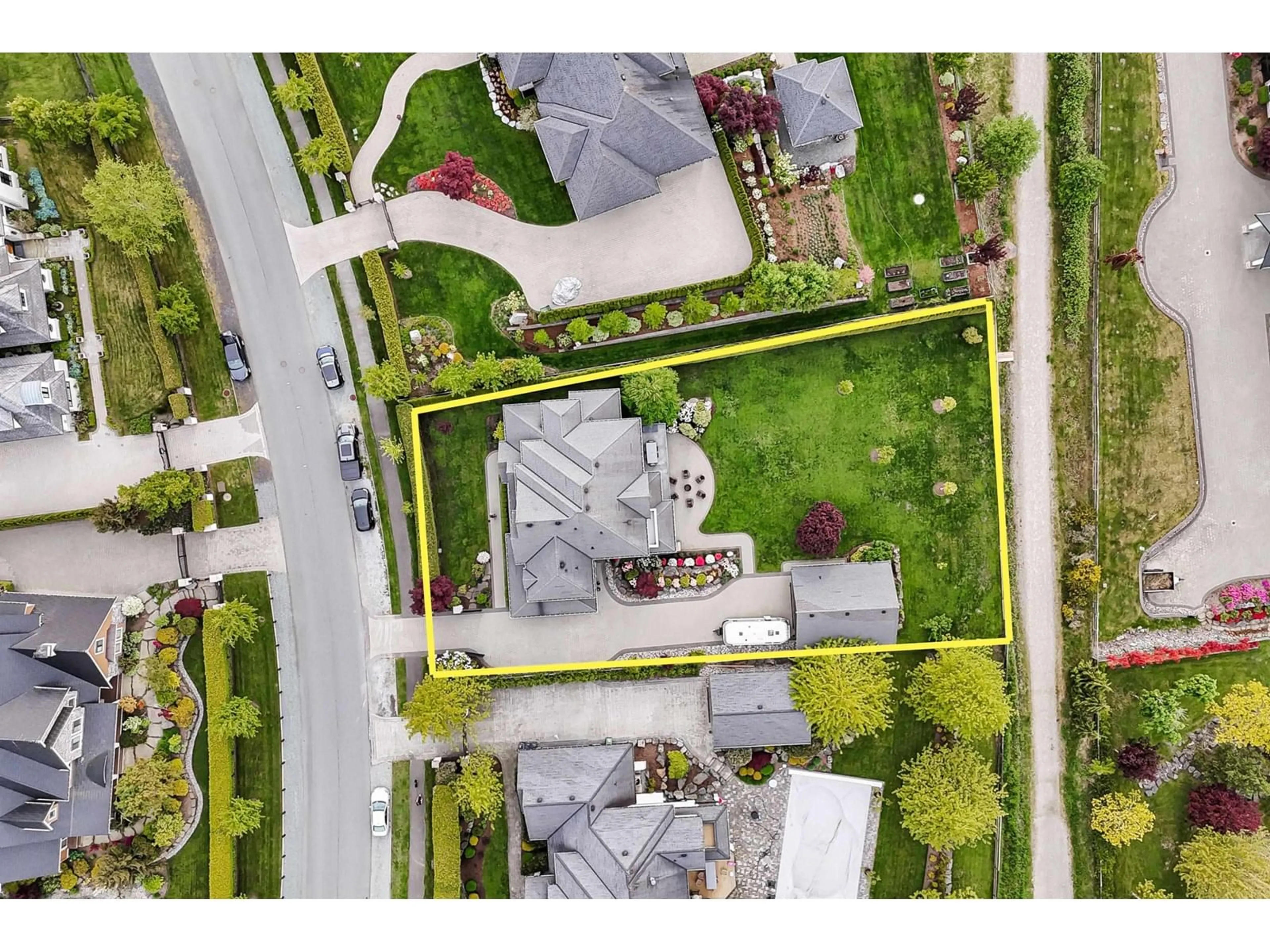 A pic from outside/outdoor area/front of a property/back of a property/a pic from drone, street for 20037 2ND, Langley British Columbia V2Z0A3
