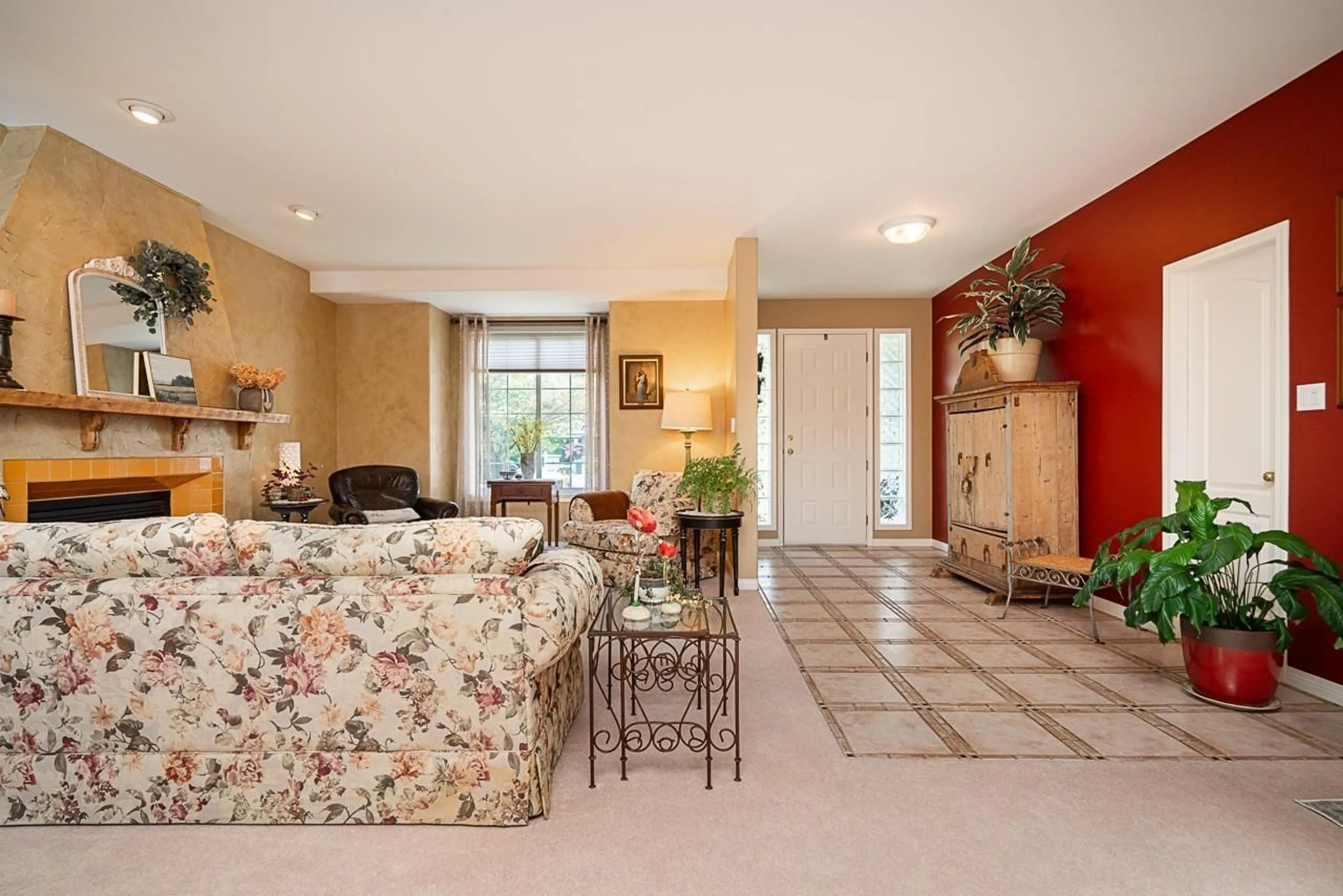Indoor foyer for 4454 209B, Langley British Columbia V3A8Y8