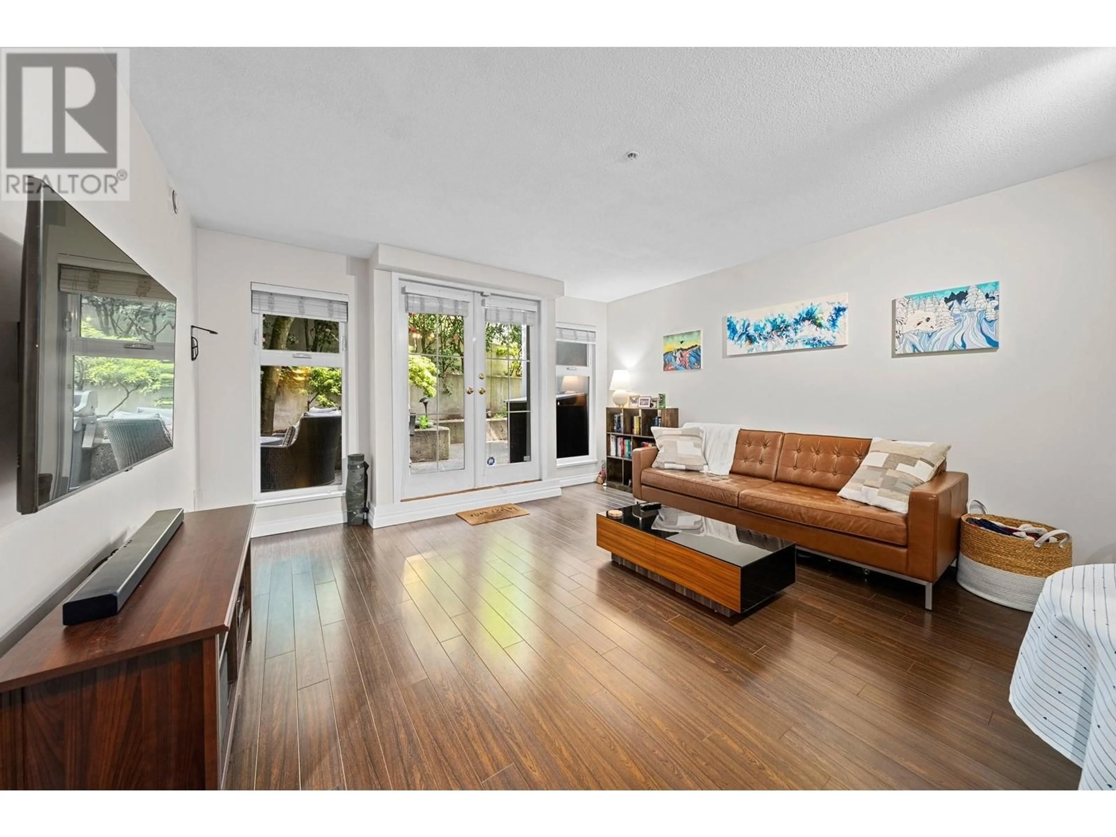 Living room with furniture, wood/laminate floor for 106 - 1023 WOLFE AVENUE, Vancouver British Columbia V6H1V6
