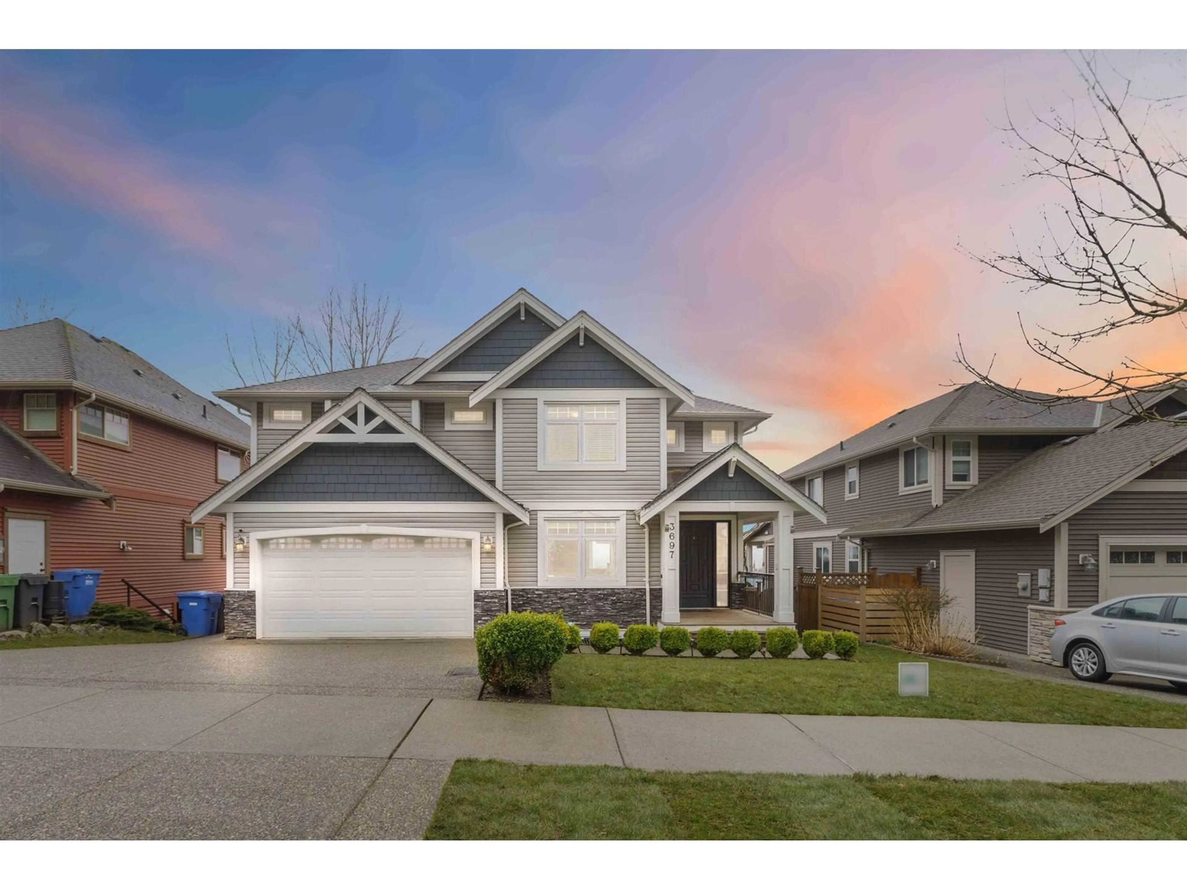 Home with vinyl exterior material, street for 3697 HAJULA, Abbotsford British Columbia V3G2W4