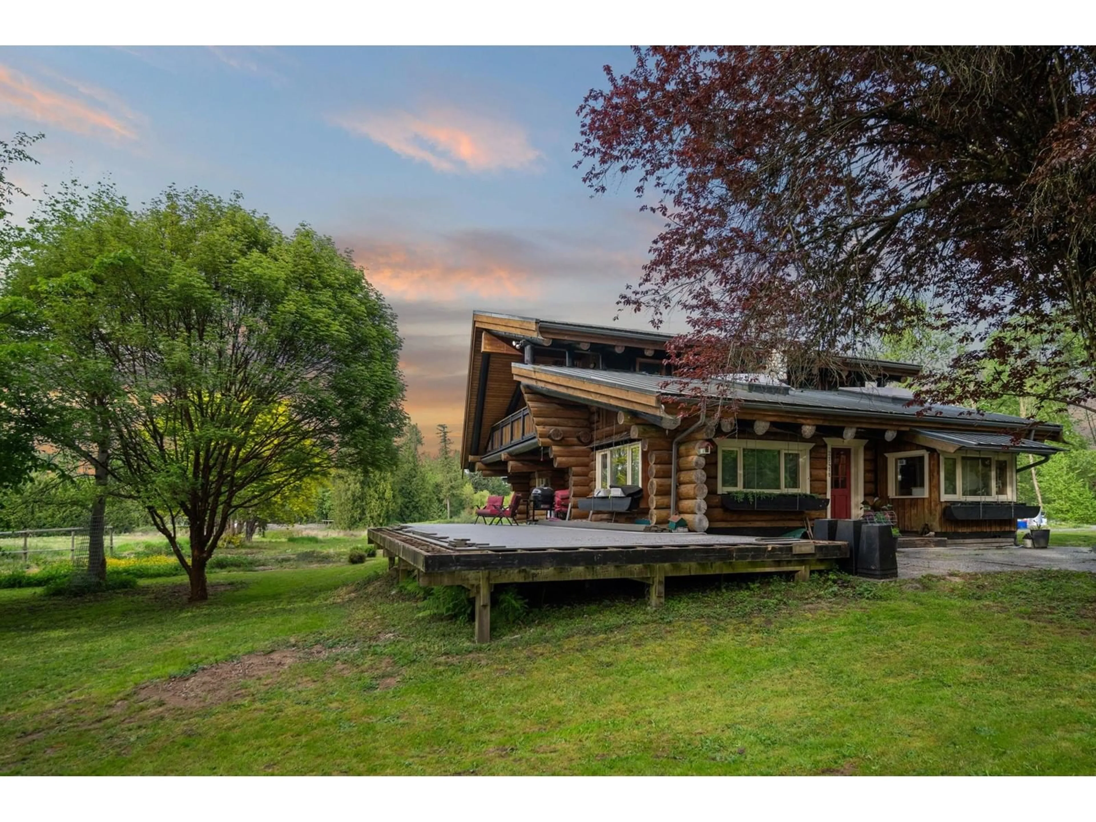 A pic from outside/outdoor area/front of a property/back of a property/a pic from drone, unknown for 21411 2, Langley British Columbia V3A2V3