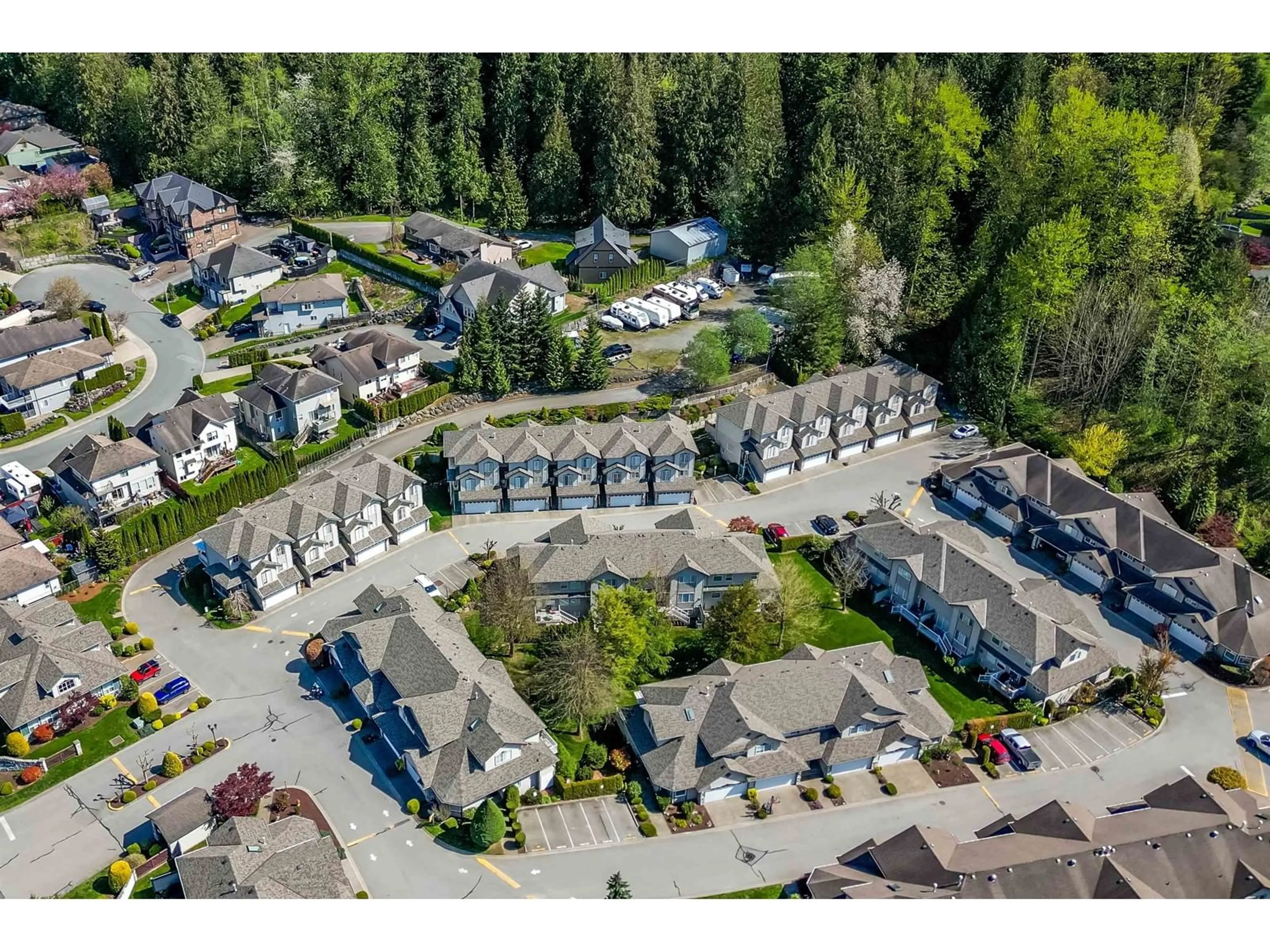 A pic from outside/outdoor area/front of a property/back of a property/a pic from drone, street for 35 - 46360 VALLEYVIEW ROAD, Chilliwack British Columbia V2R5L7