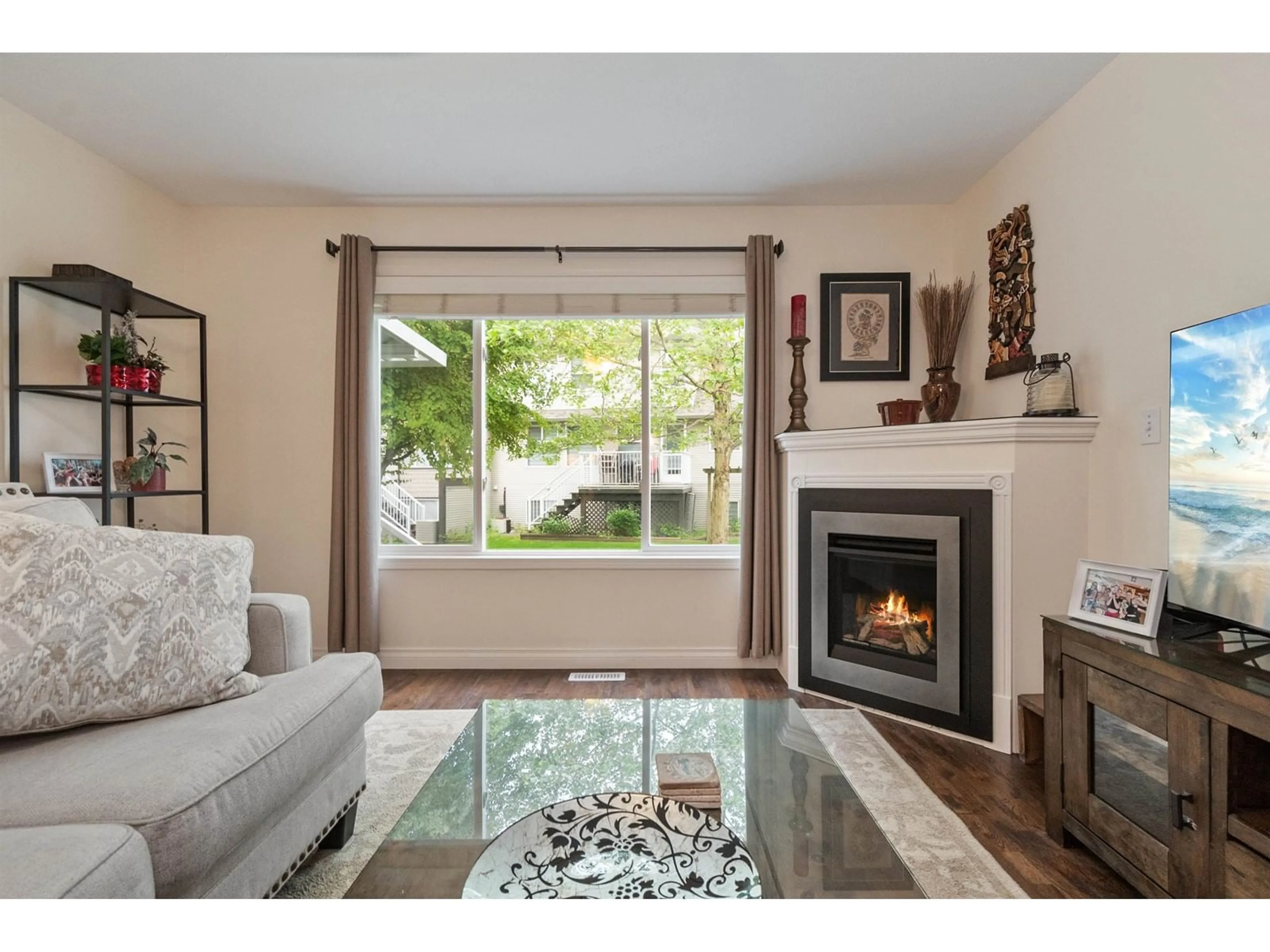 Living room with furniture, unknown for 35 - 46360 VALLEYVIEW ROAD, Chilliwack British Columbia V2R5L7
